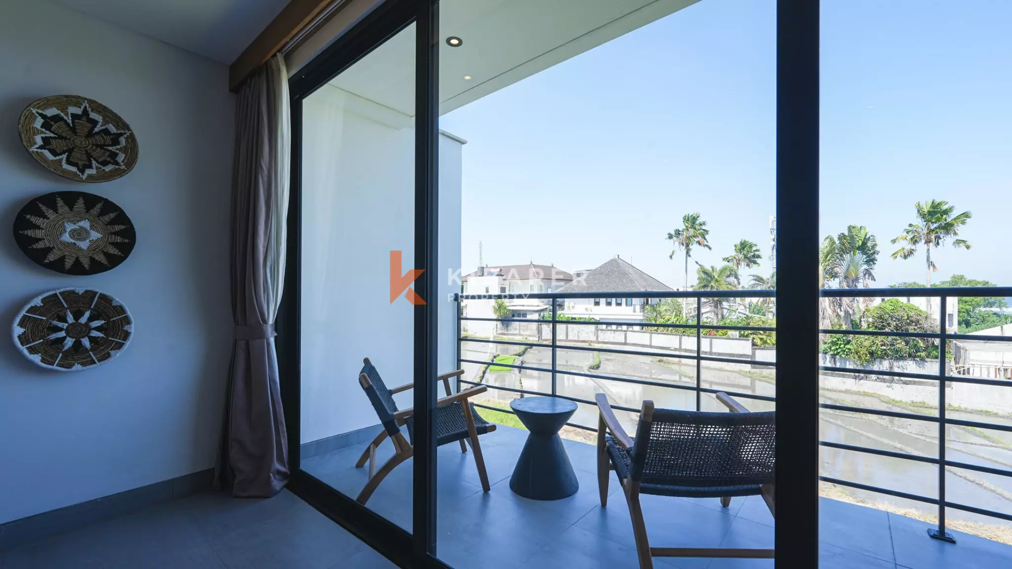 Villa Tiga Kamar Tidur Mewah dengan Ruang Keluarga Tertutup, Berjarak Dekat dengan Pantai Cemagi