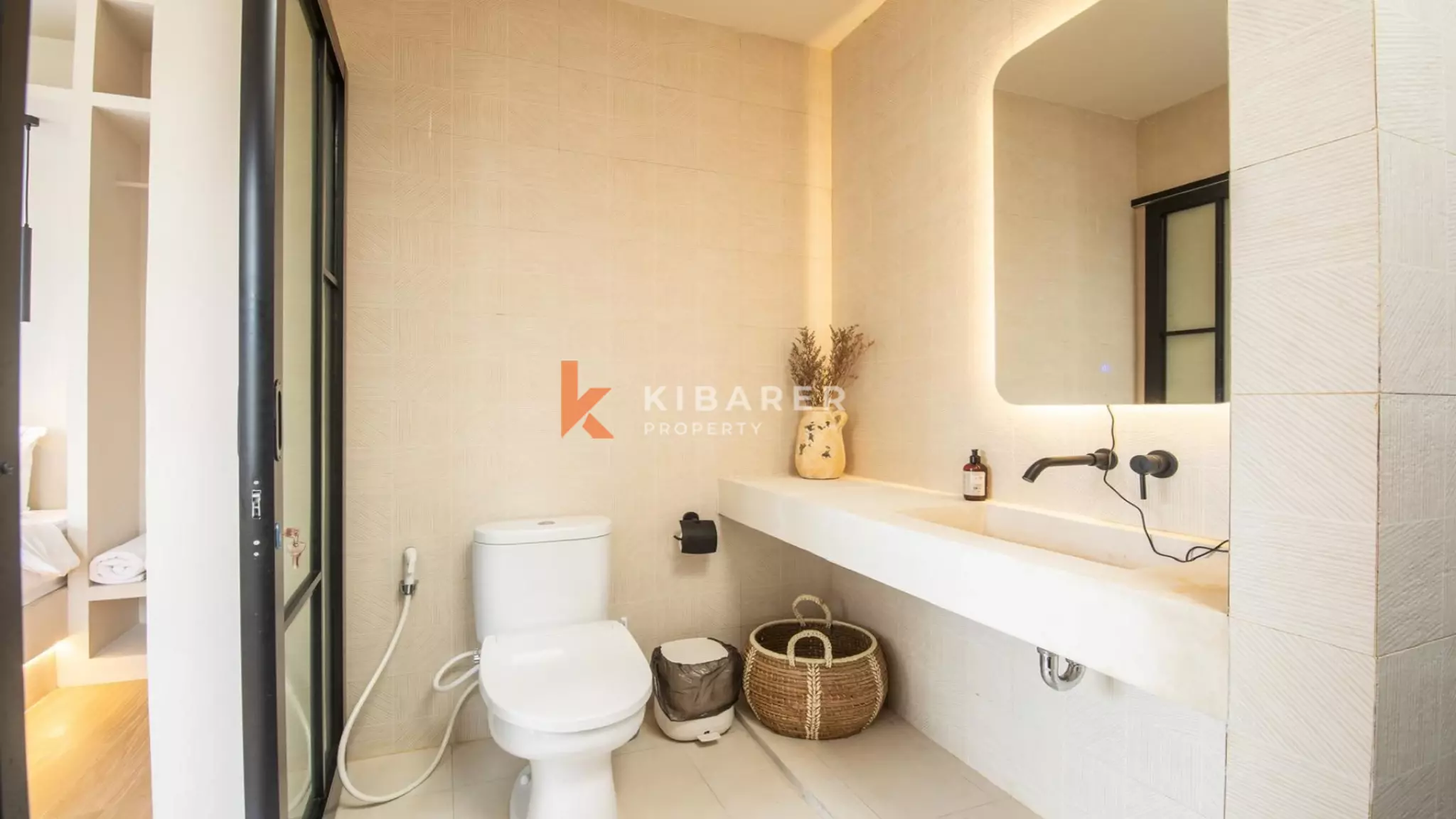 Charmante villa de quatre chambres avec piscine à Berawa