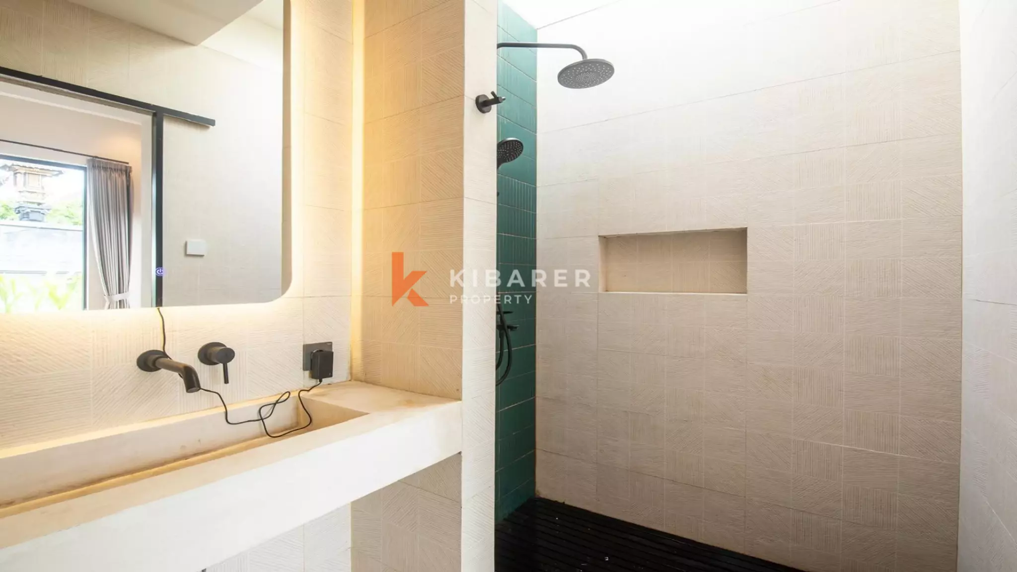 Charmante villa de quatre chambres avec piscine à Berawa