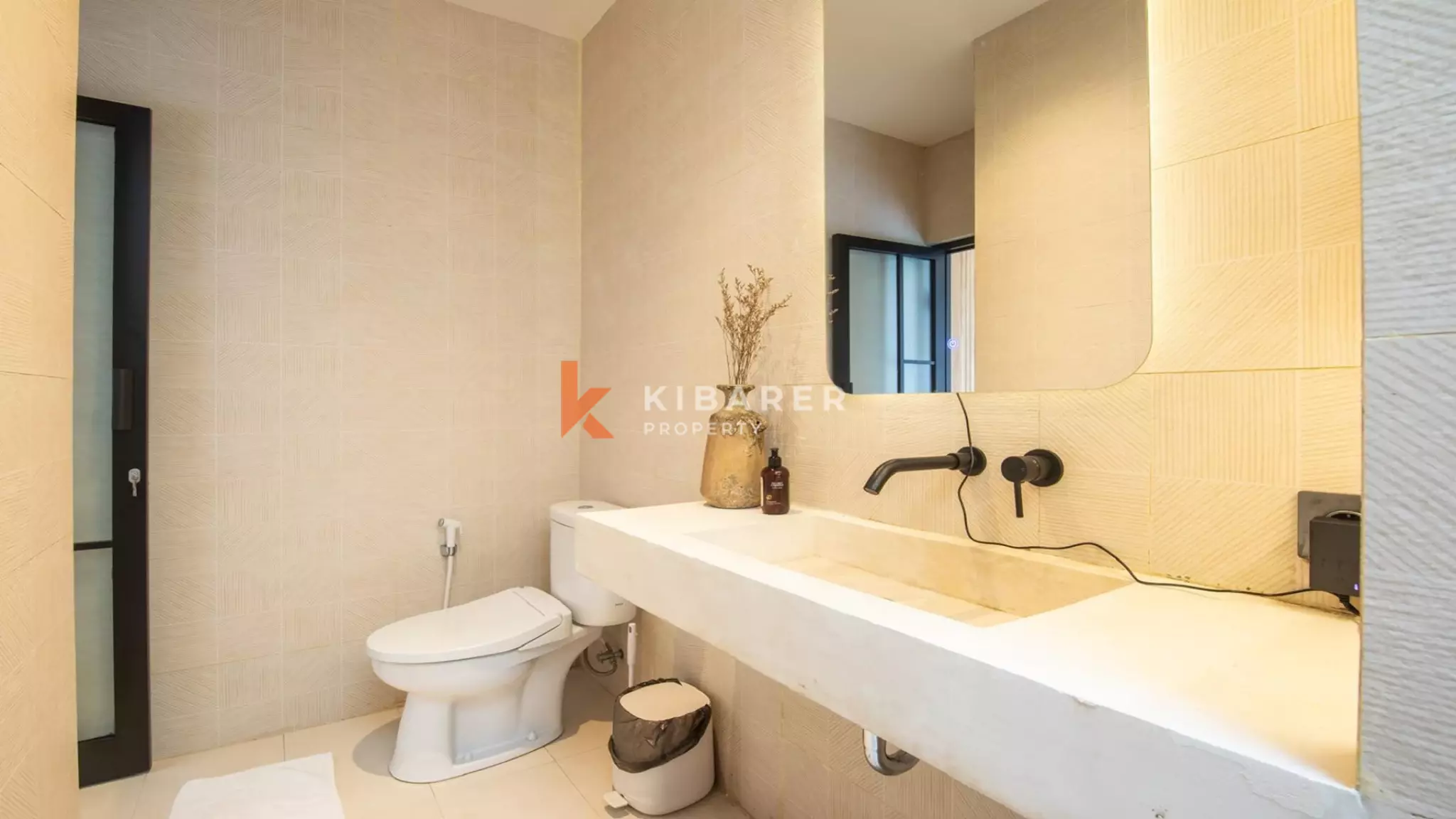 Charmante villa de quatre chambres avec piscine à Berawa