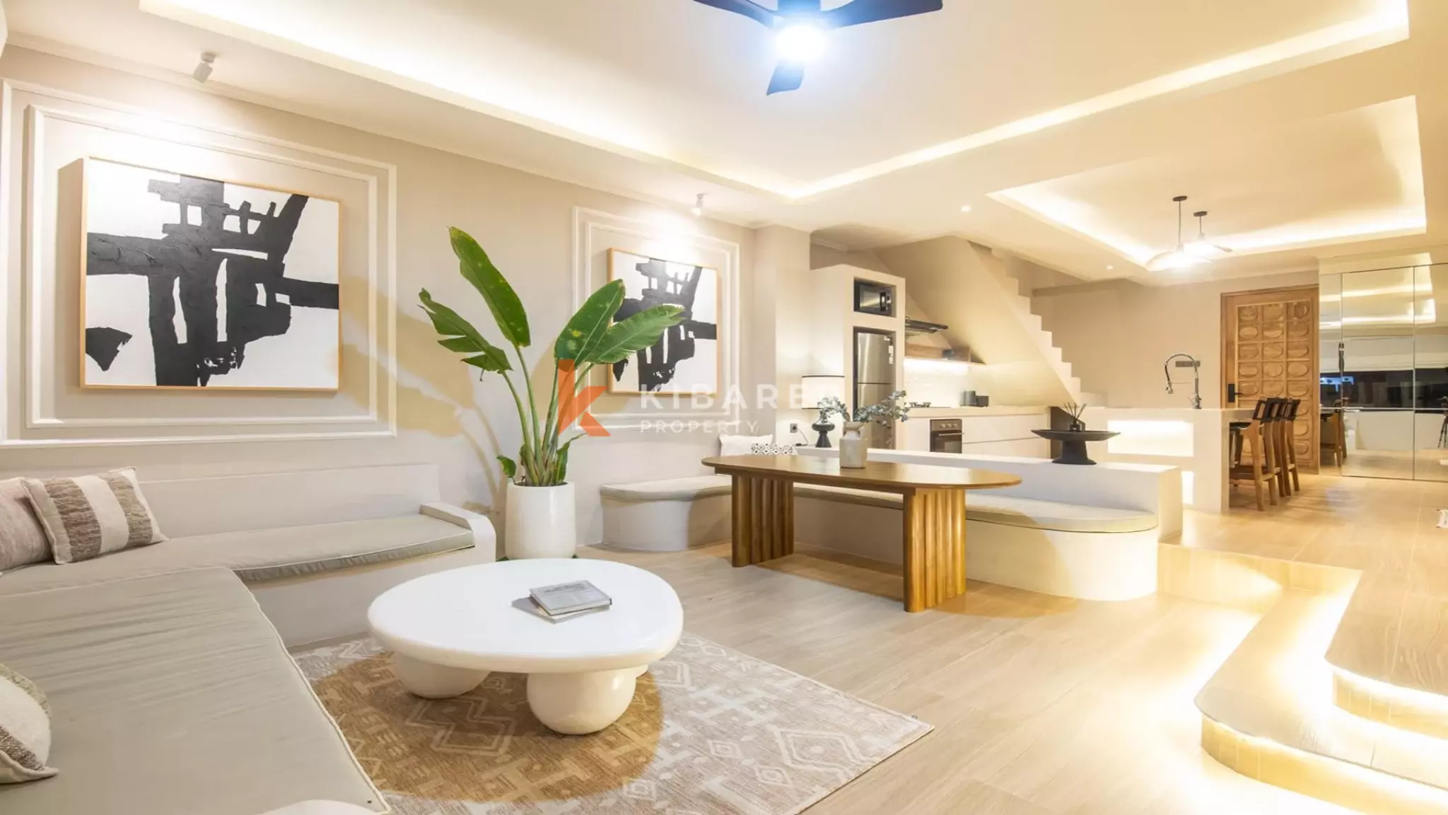 Charmante villa de quatre chambres avec piscine à Berawa