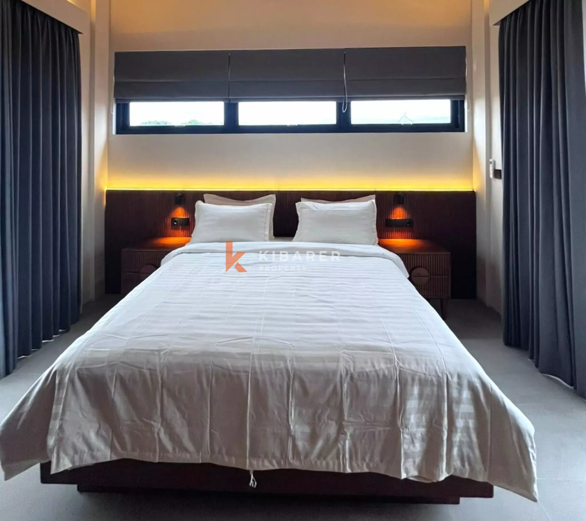 Villa Tiga Kamar Tidur Bergaya Tropis Modern dengan Area Tertutup Pribadi di Batu Bolong