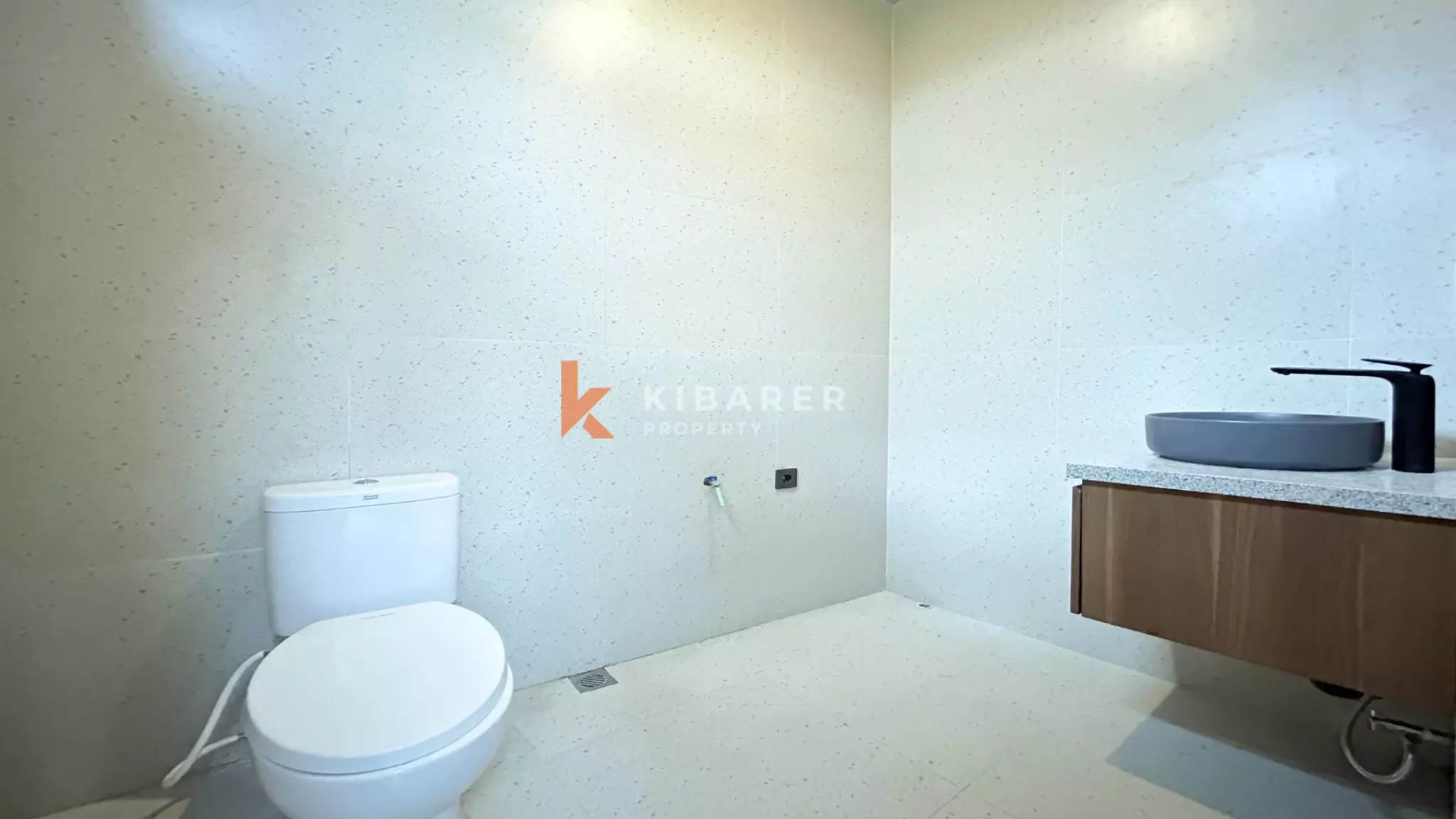 Tranquil Modern Three-Bedroom Villa with Enclosed Living in Tumbak Bayuh