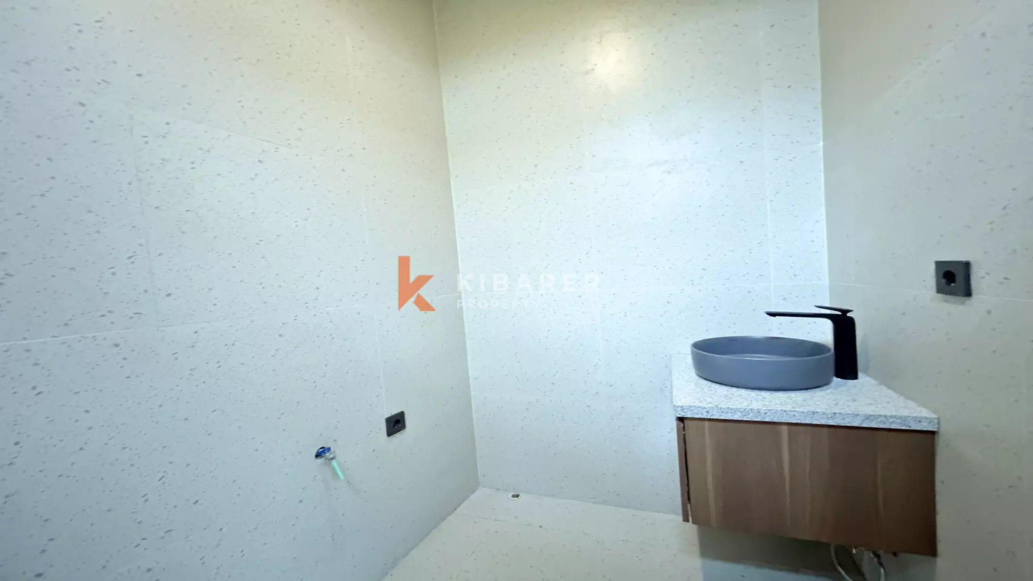 Tranquil Modern Three-Bedroom Villa with Enclosed Living in Tumbak Bayuh