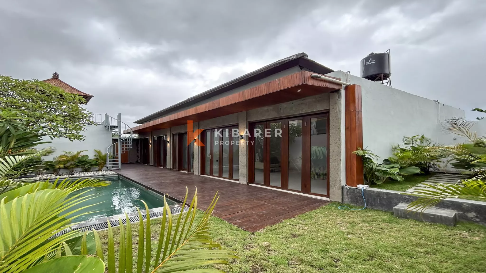 Tranquil Modern Three-Bedroom Villa with Enclosed Living in Tumbak Bayuh