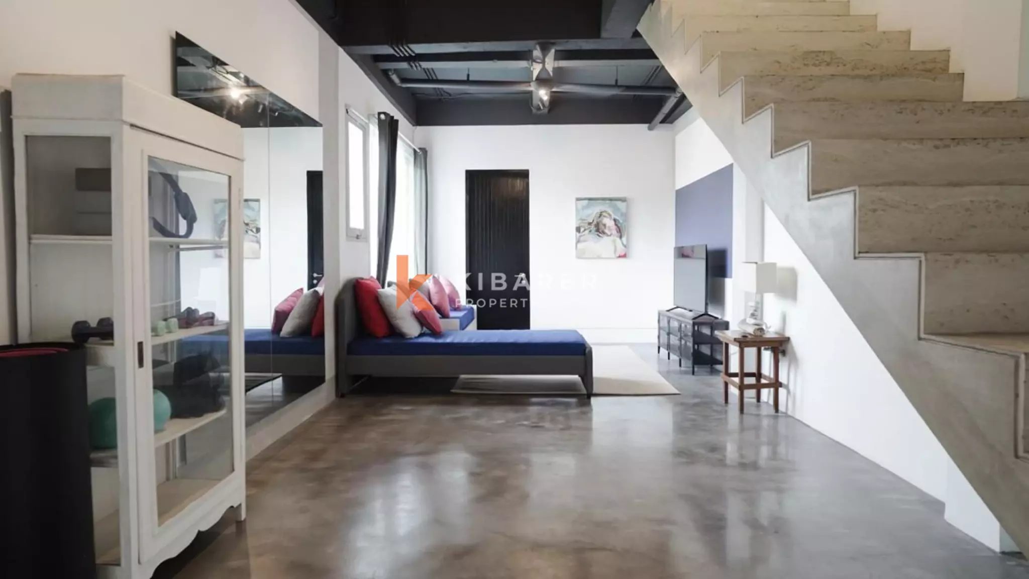 Villa Tiga Kamar Tidur dengan Desain Artistik dan Tata Ruang Terbuka di Canggu