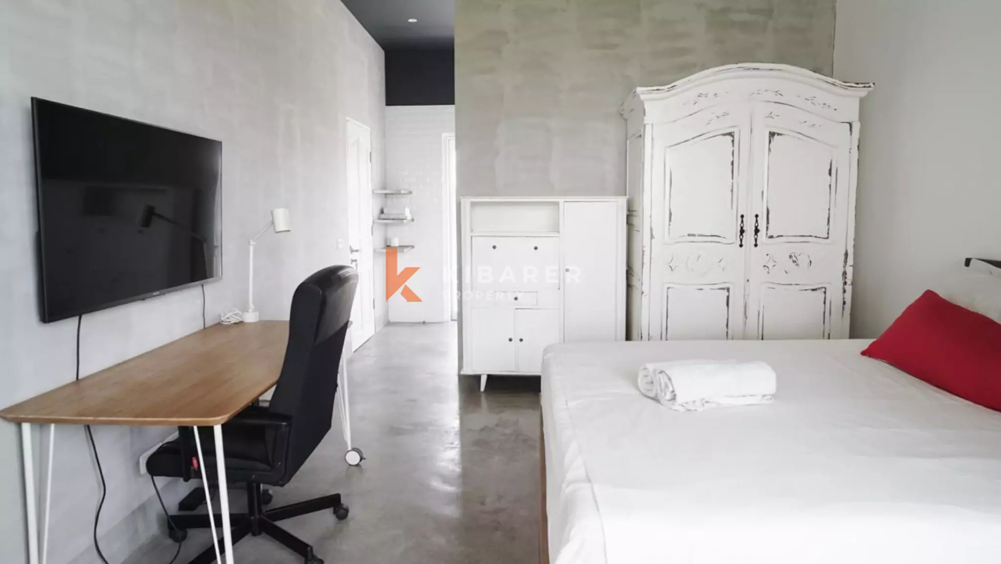 Villa Tiga Kamar Tidur dengan Desain Artistik dan Tata Ruang Terbuka di Canggu