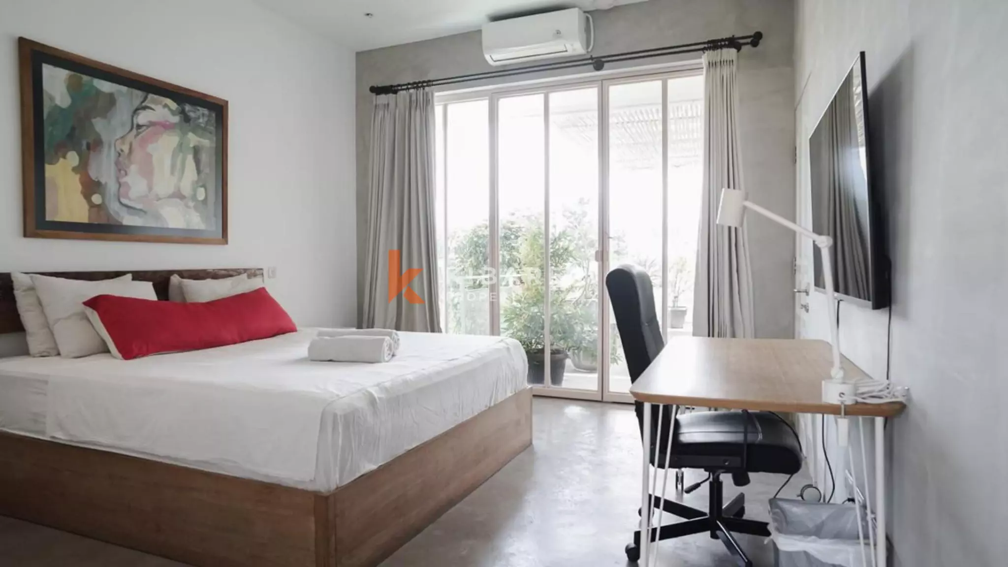 Villa Tiga Kamar Tidur dengan Desain Artistik dan Tata Ruang Terbuka di Canggu