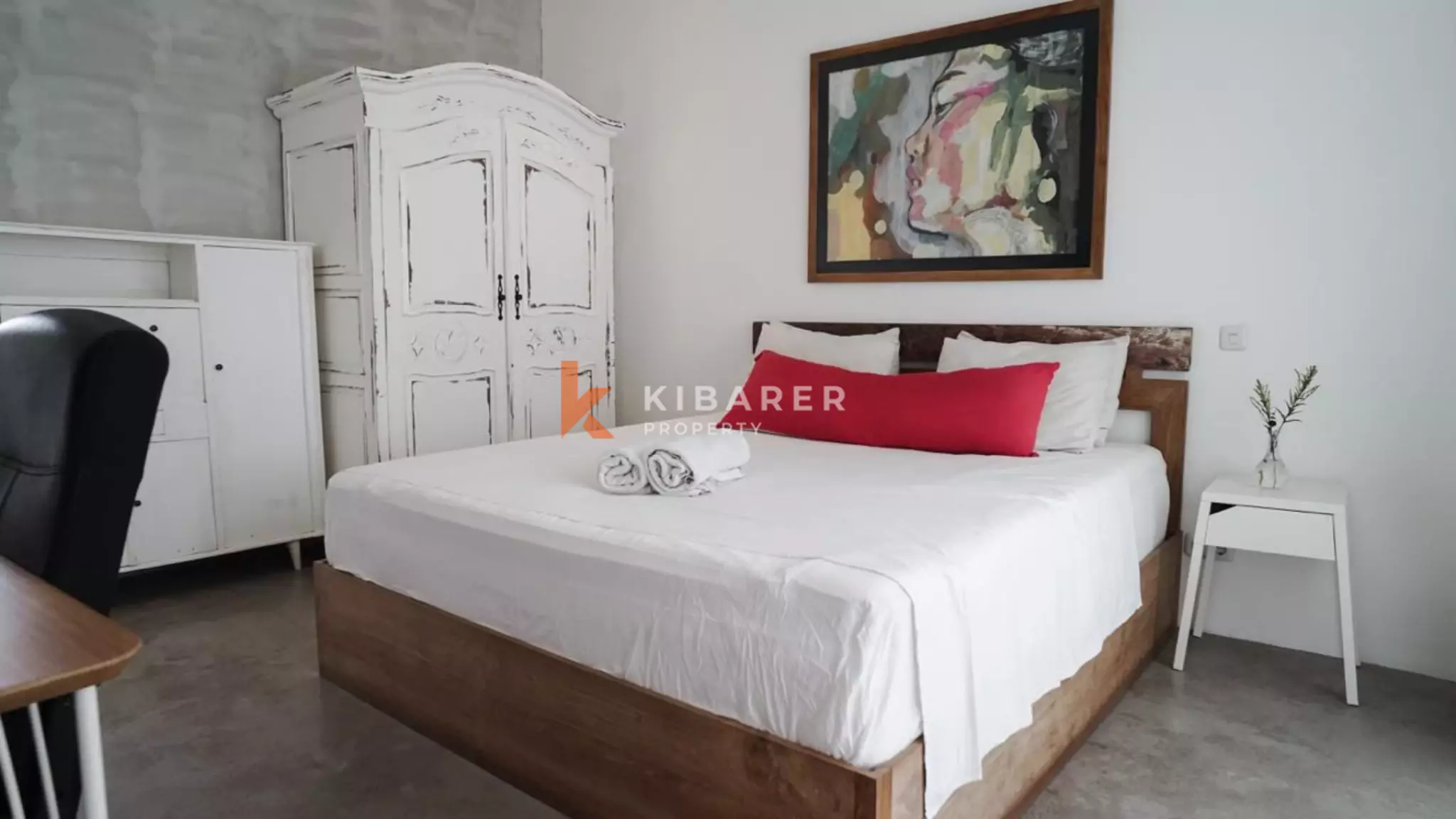 Villa Tiga Kamar Tidur dengan Desain Artistik dan Tata Ruang Terbuka di Canggu