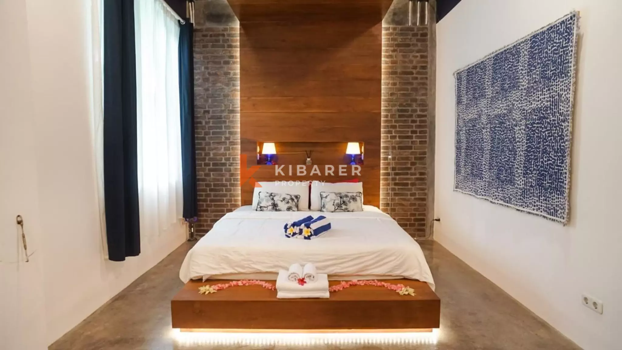 Villa Tiga Kamar Tidur dengan Desain Artistik dan Tata Ruang Terbuka di Canggu