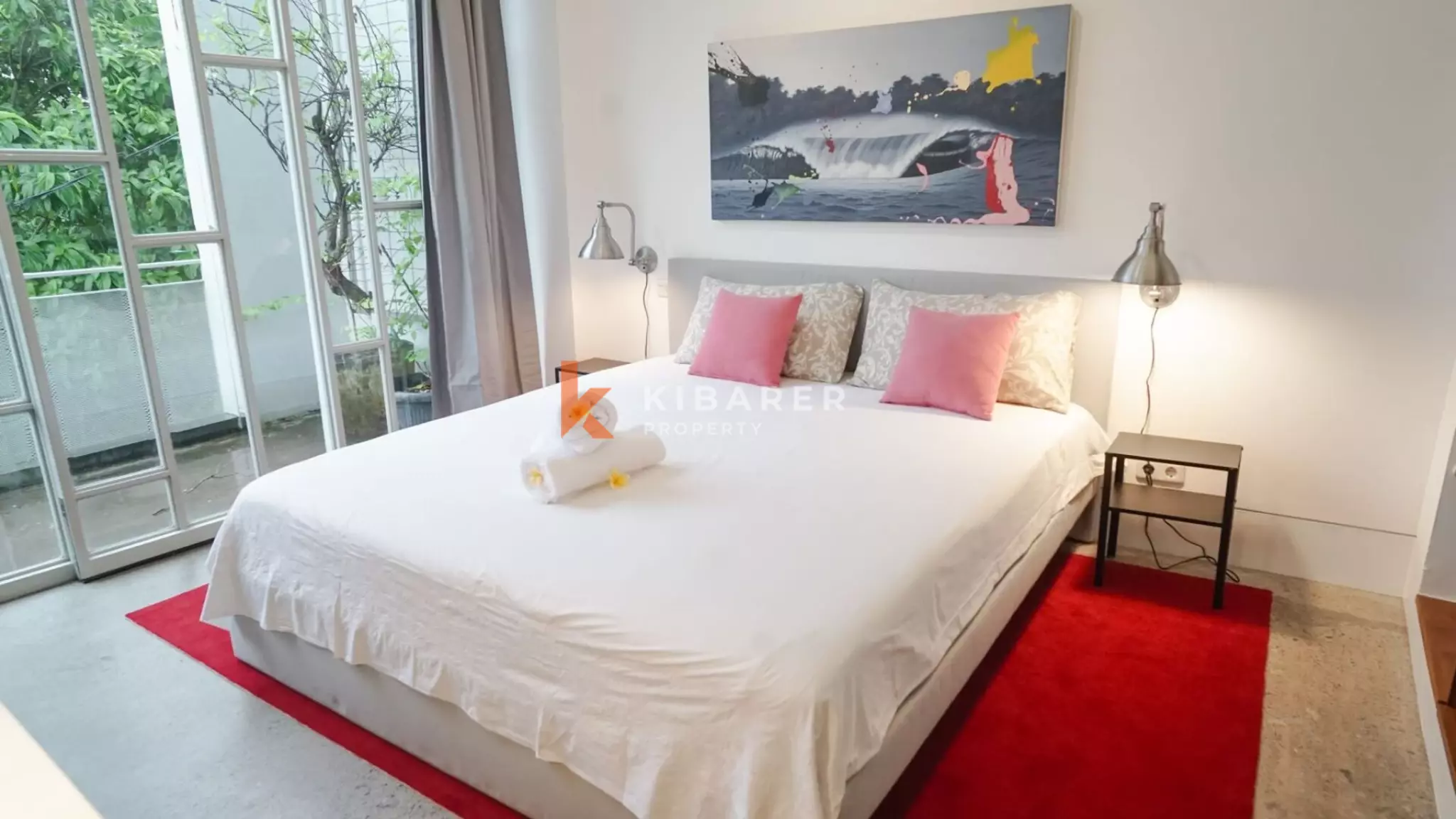 Villa Tiga Kamar Tidur dengan Desain Artistik dan Tata Ruang Terbuka di Canggu