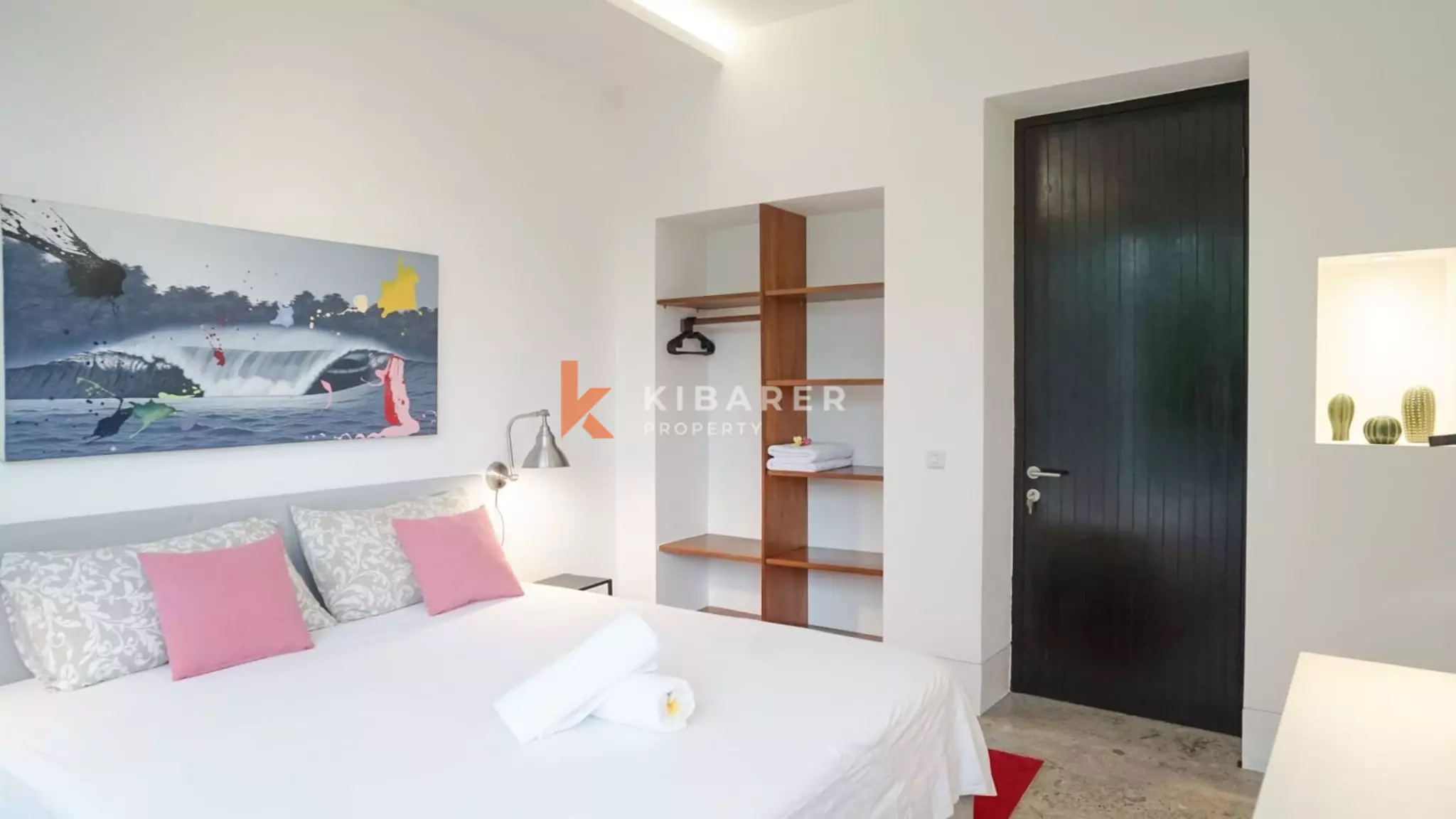 Villa Tiga Kamar Tidur dengan Desain Artistik dan Tata Ruang Terbuka di Canggu