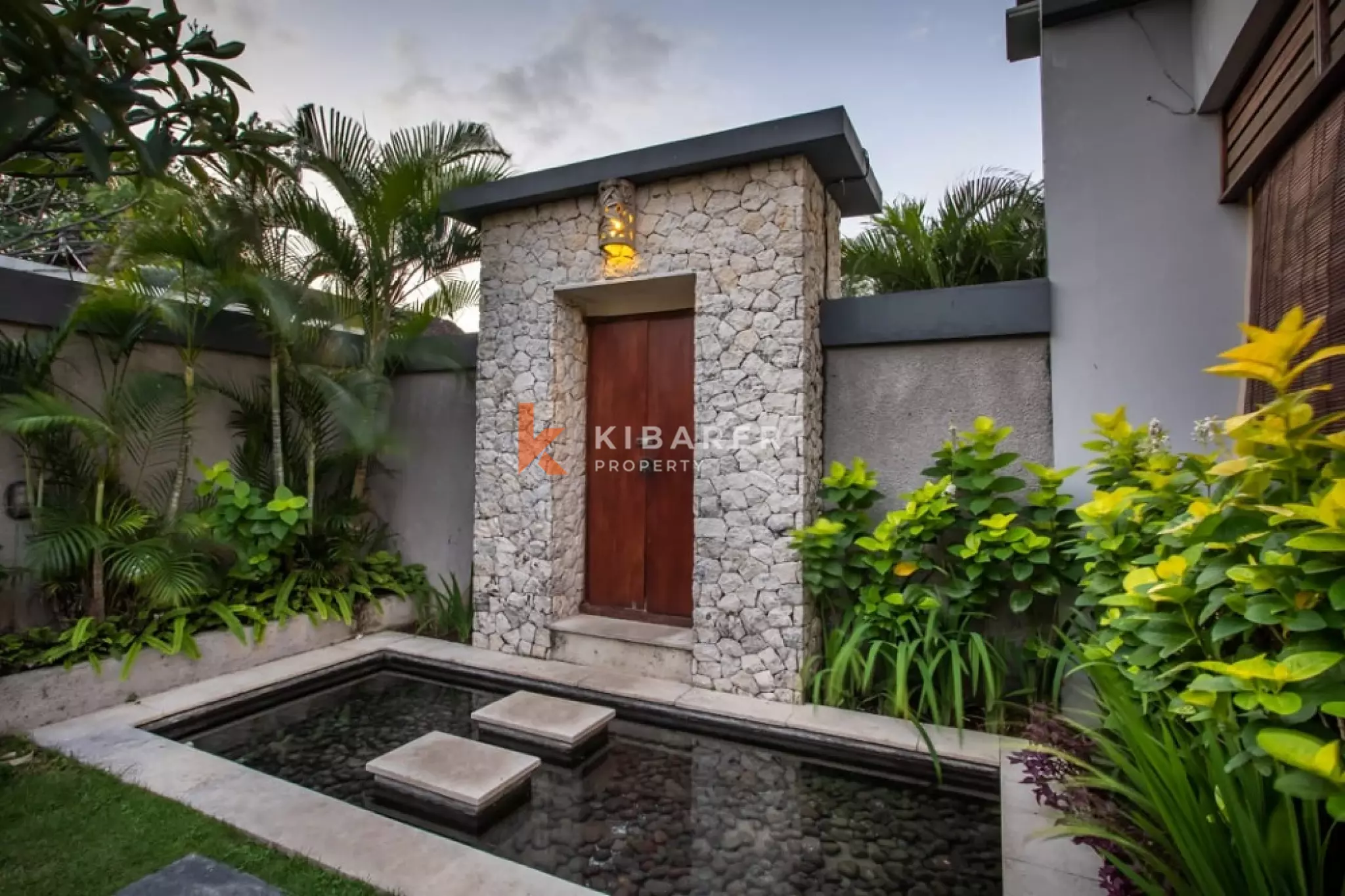 Villa intemporelle de deux chambres avec espace de vie ouvert à Seminyak