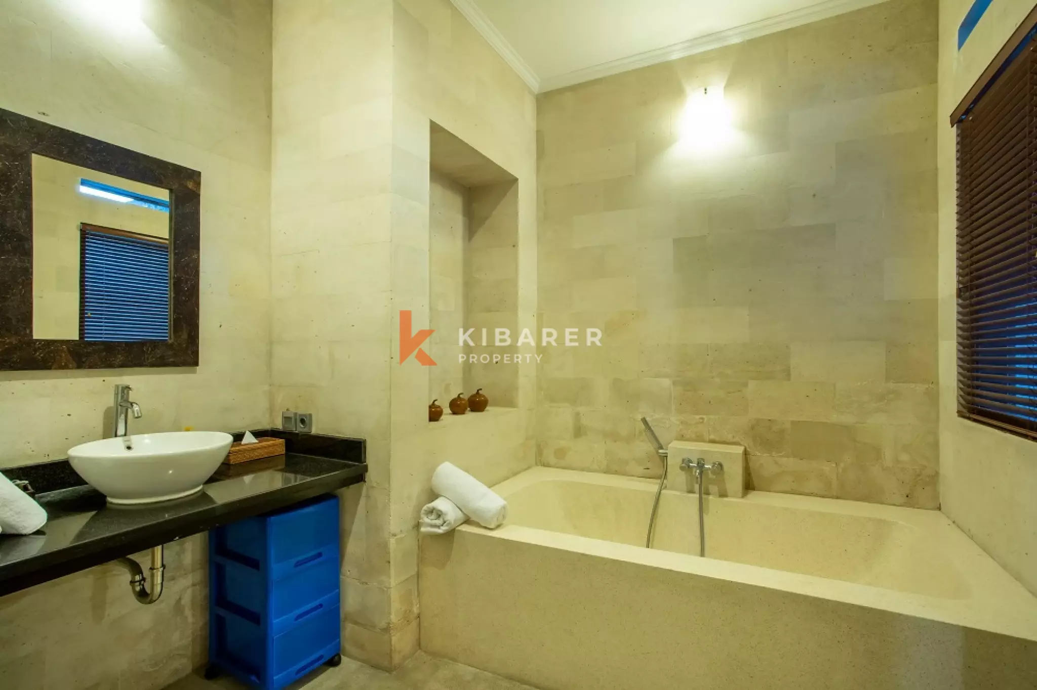 Villa intemporelle de deux chambres avec espace de vie ouvert à Seminyak