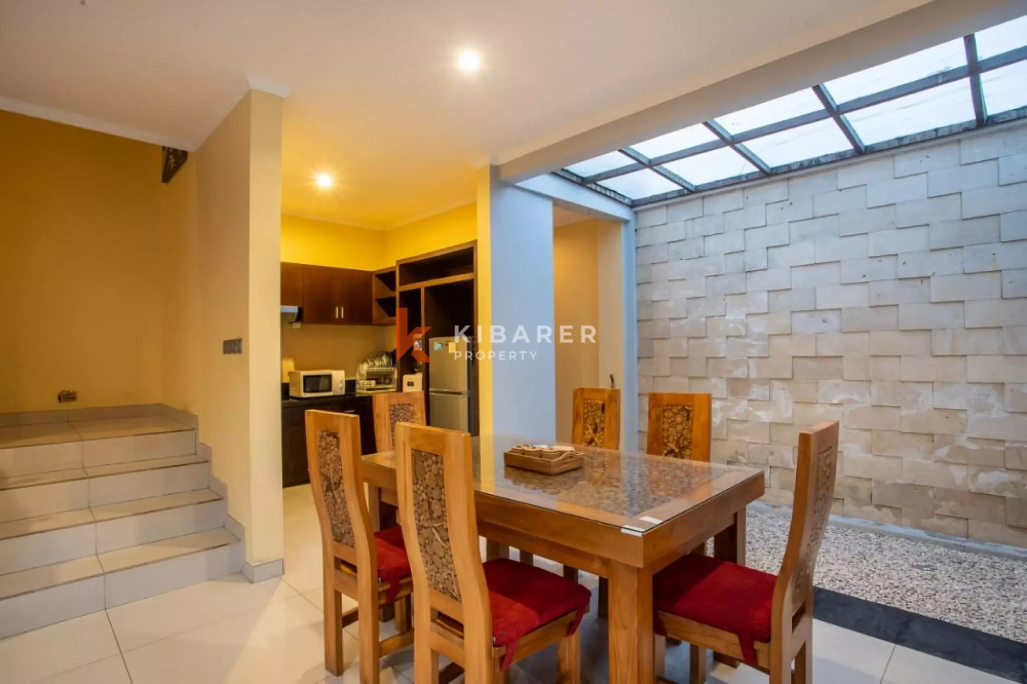 Villa intemporelle de deux chambres avec espace de vie ouvert à Seminyak