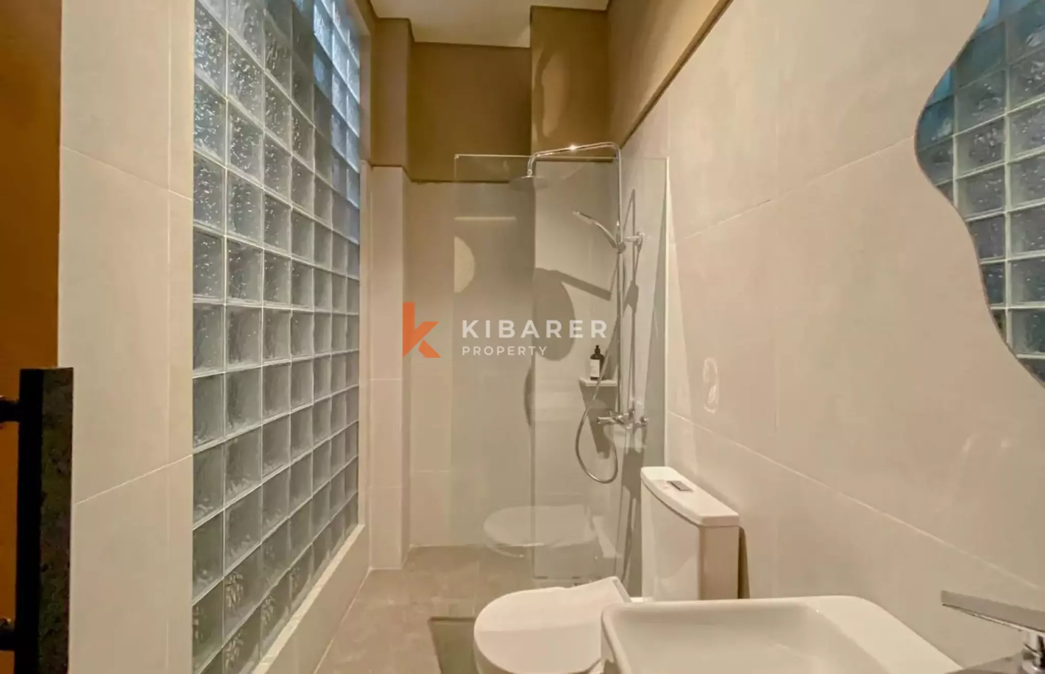 Luxueuse villa de trois chambres, joyau architectural inspiré du Wabi-Sabi, au cœur de Berawa