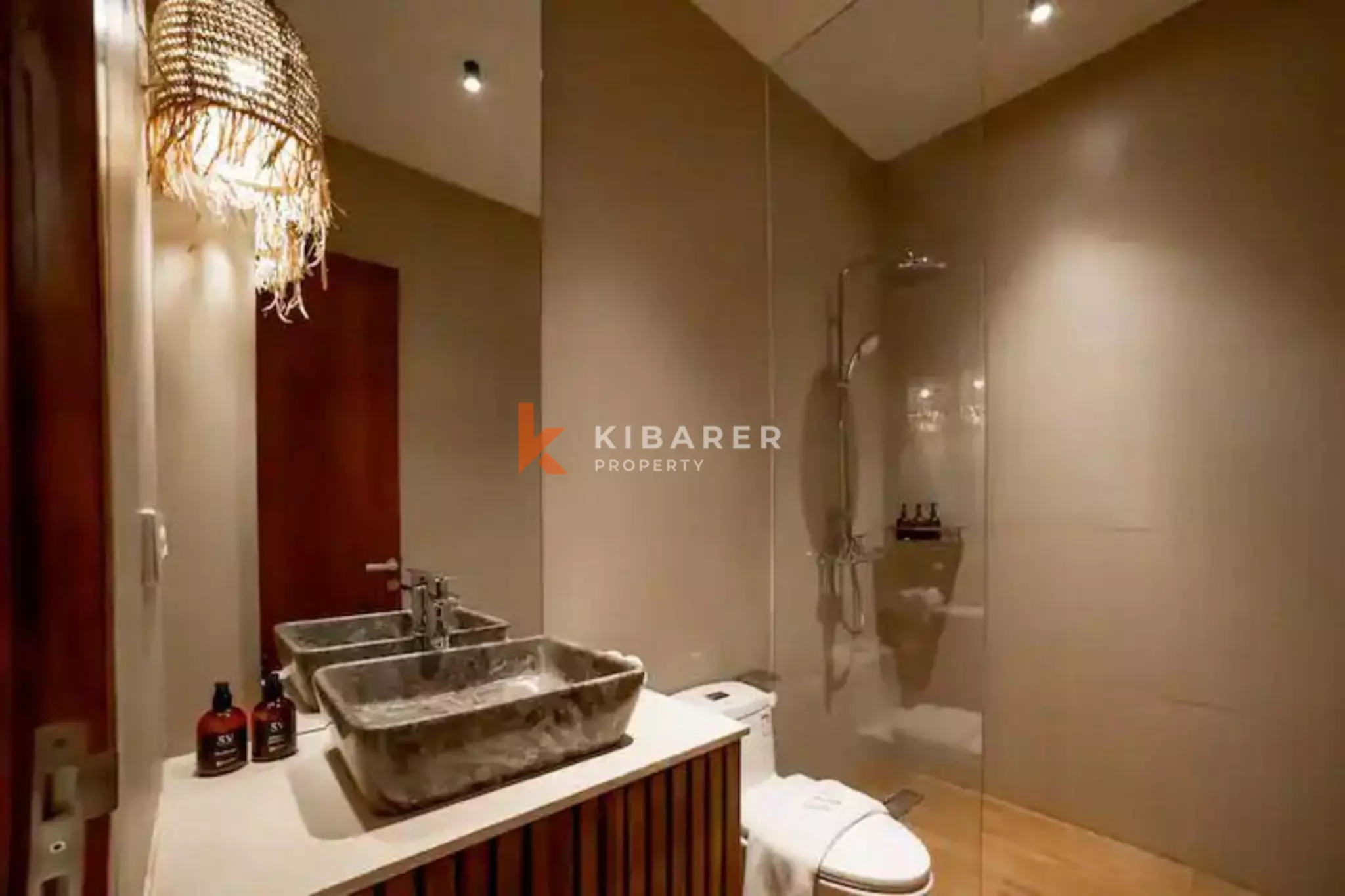 Rumah Pulau Satu Kamar Tidur yang Tenang dan Modern di Berawa