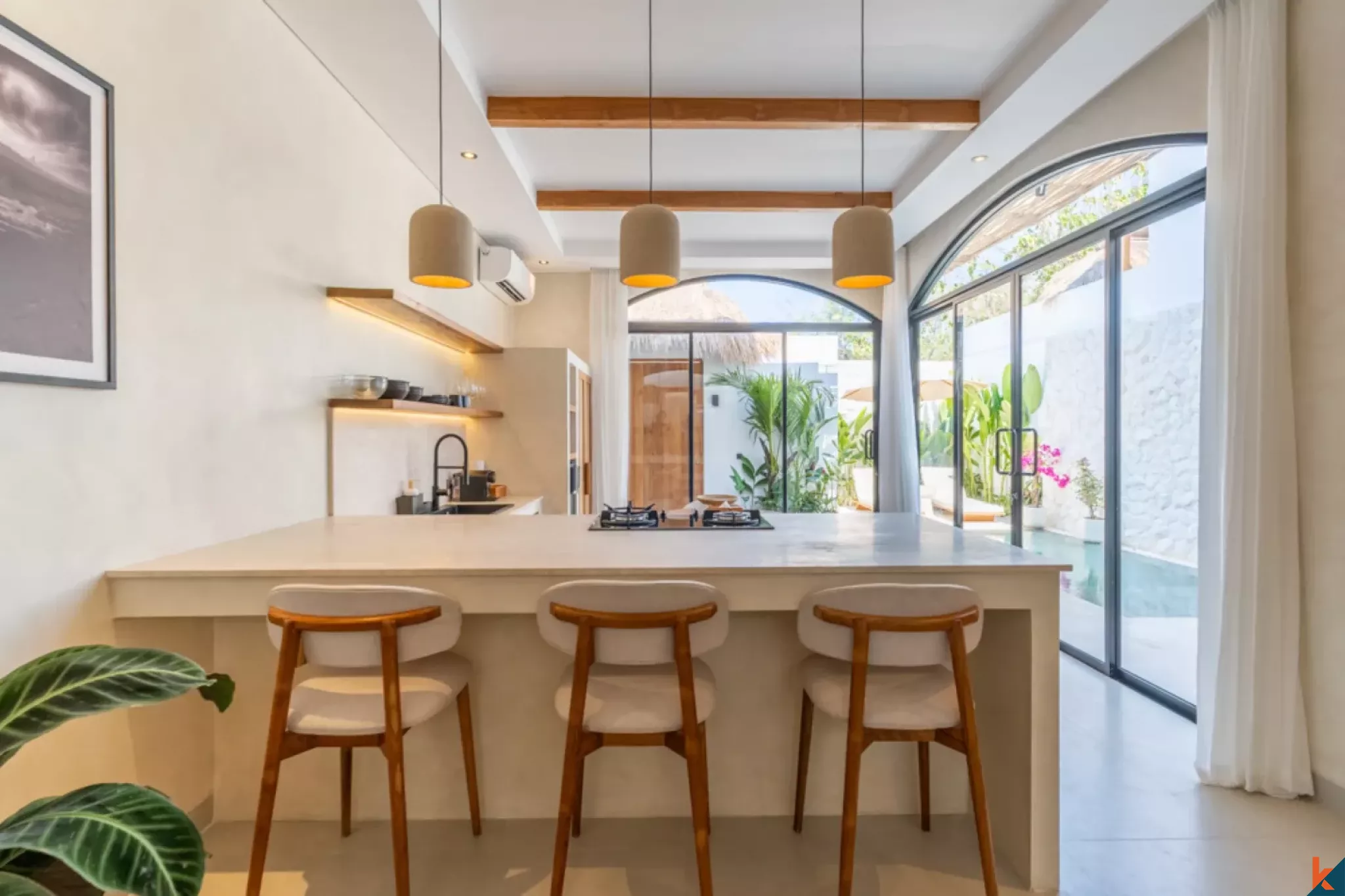 Properti satu kamar tidur bergaya modern untuk disewa di Bingin