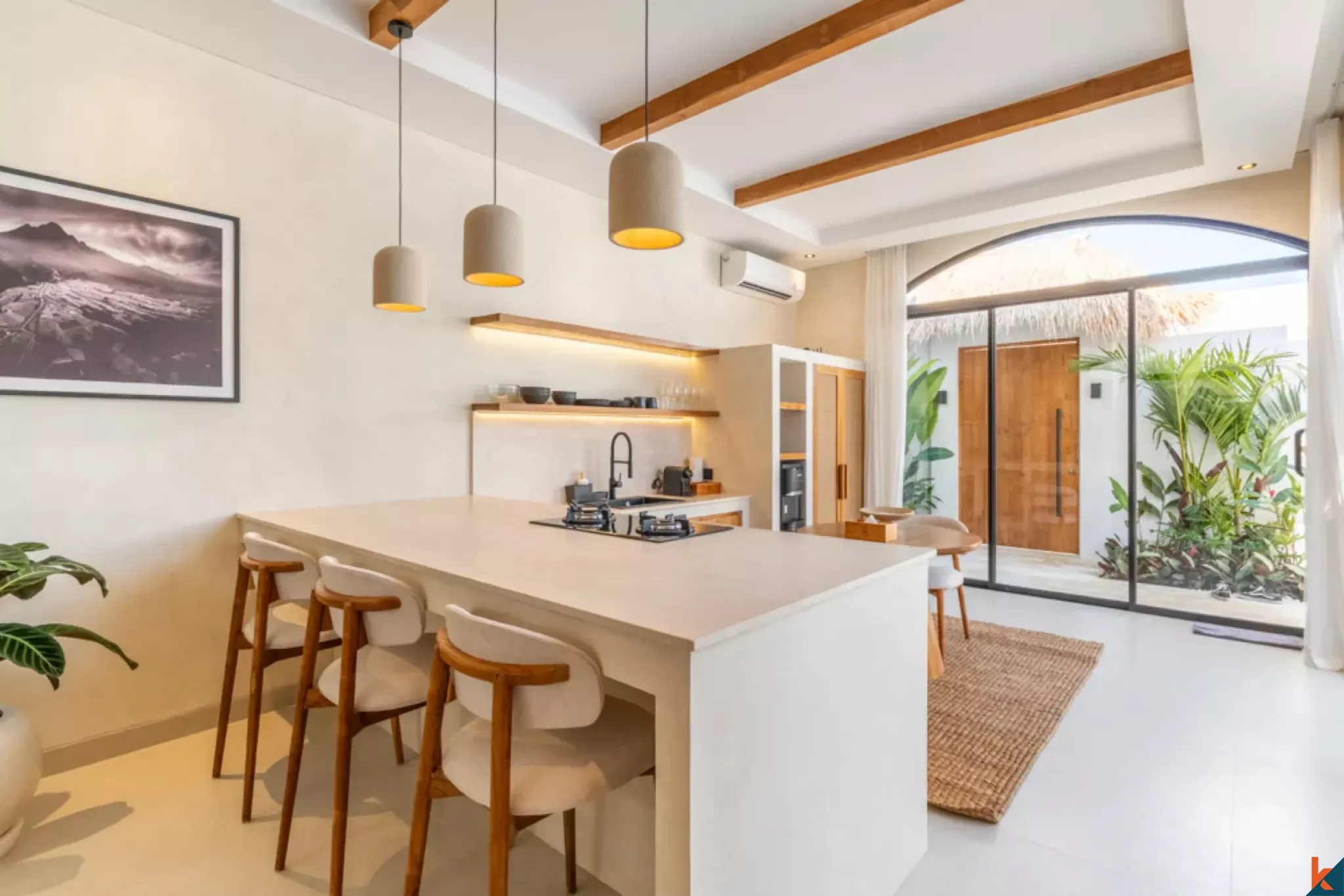 Properti satu kamar tidur bergaya modern untuk disewa di Bingin