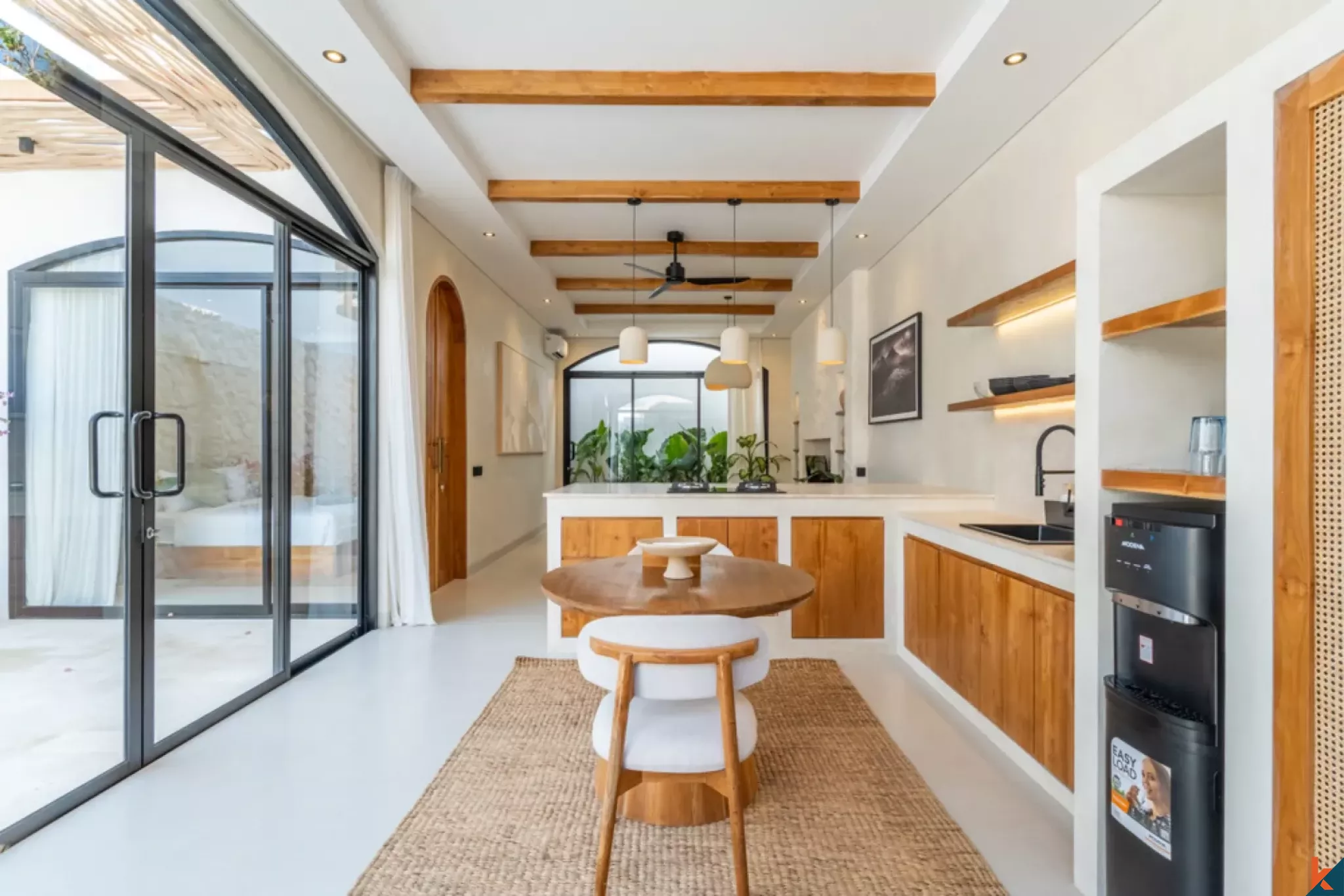 Properti satu kamar tidur bergaya modern untuk disewa di Bingin