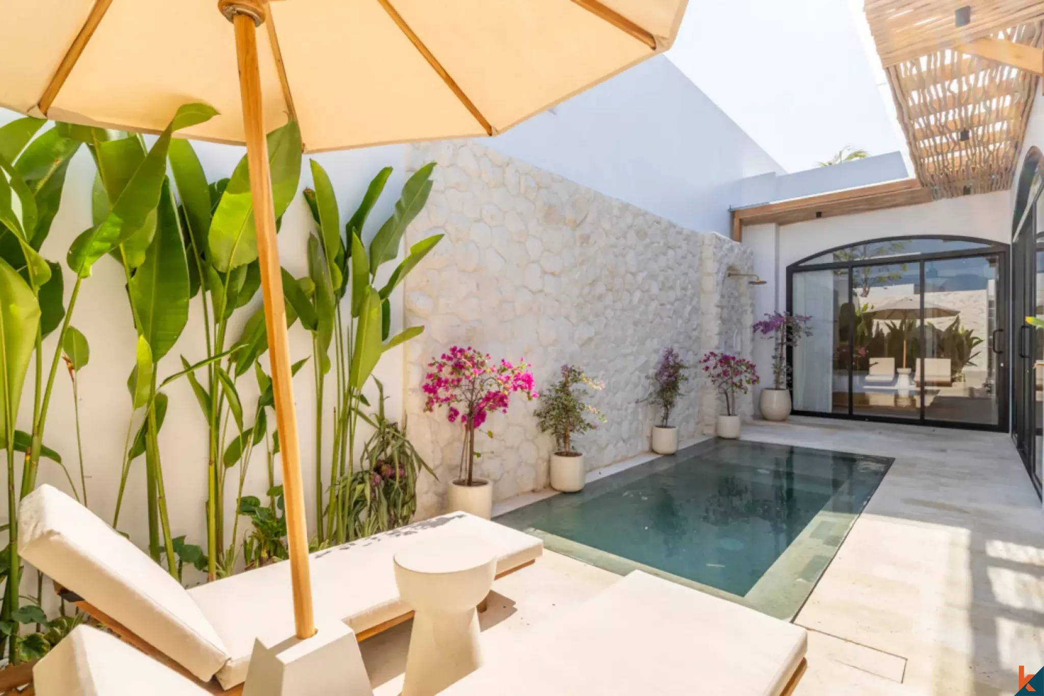 Properti satu kamar tidur bergaya modern untuk disewa di Bingin