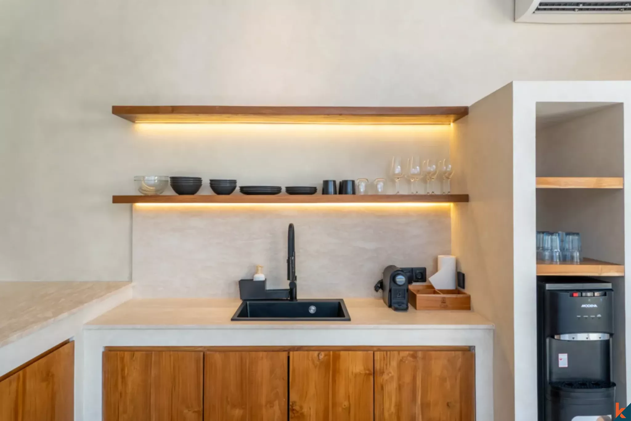 Properti satu kamar tidur bergaya modern untuk disewa di Bingin