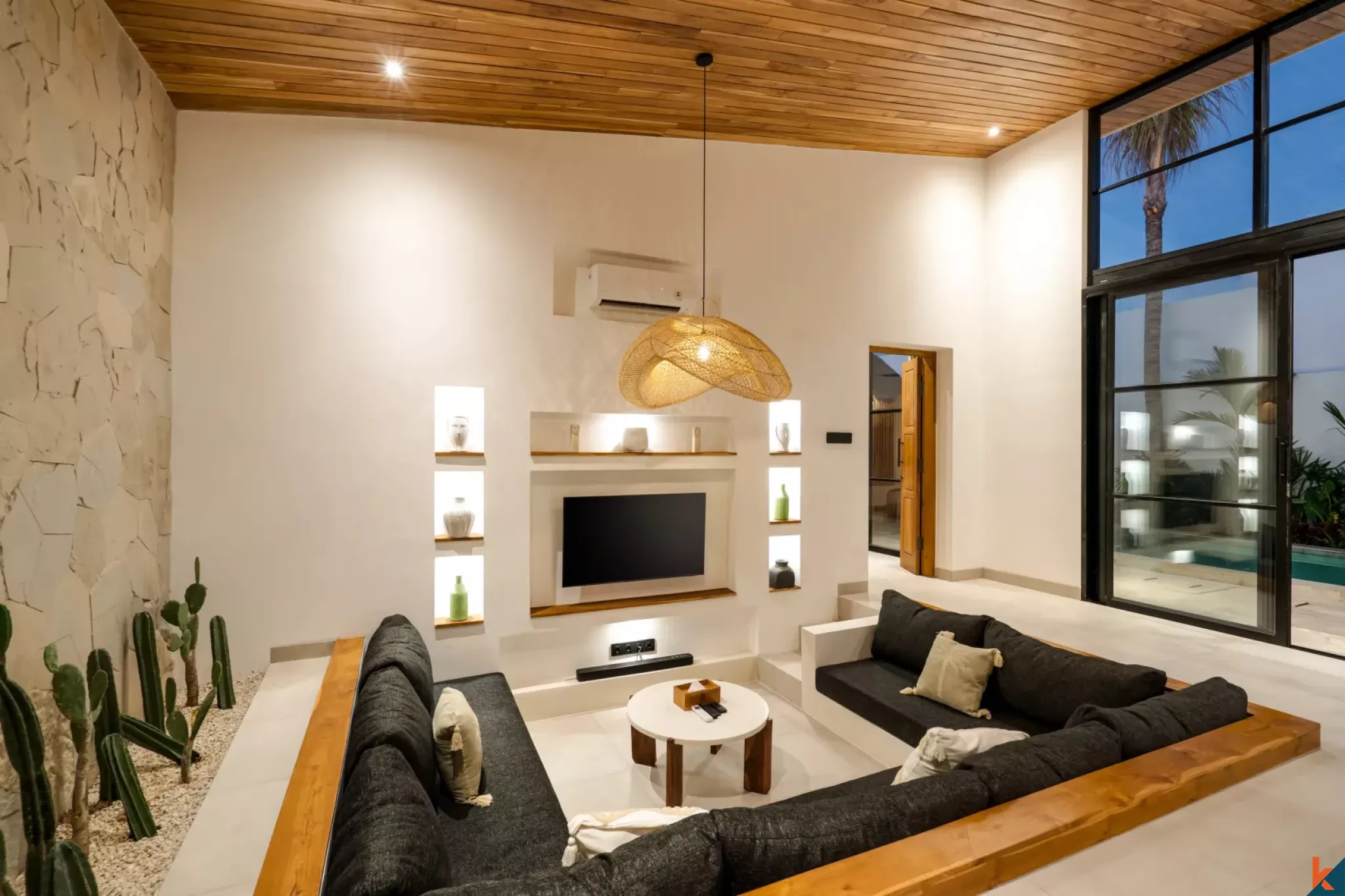 Luxurious three bedroom villa for lease in Bingin