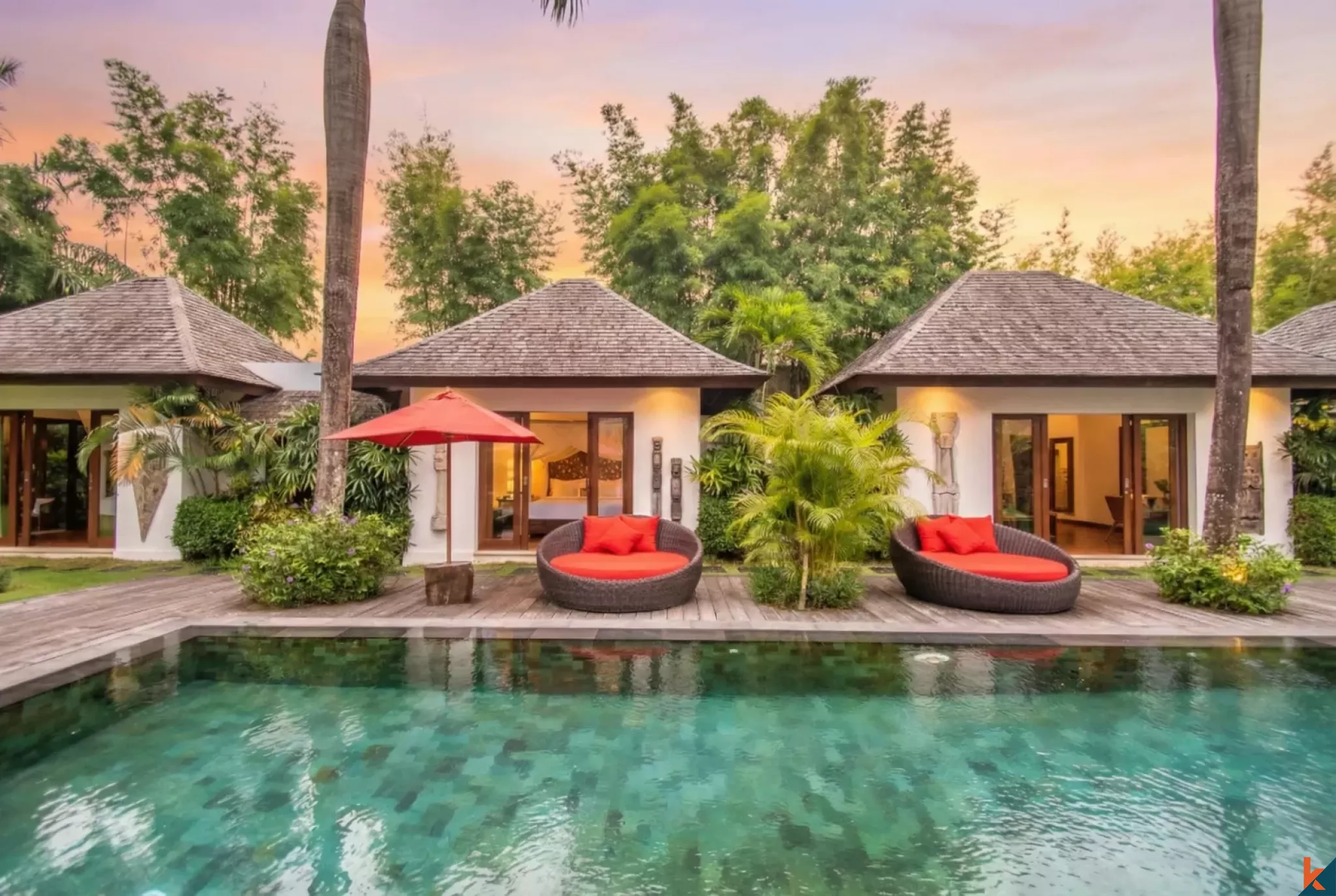 Villa Tropis Mewah dengan Tanah Luas Dijual di Umalas