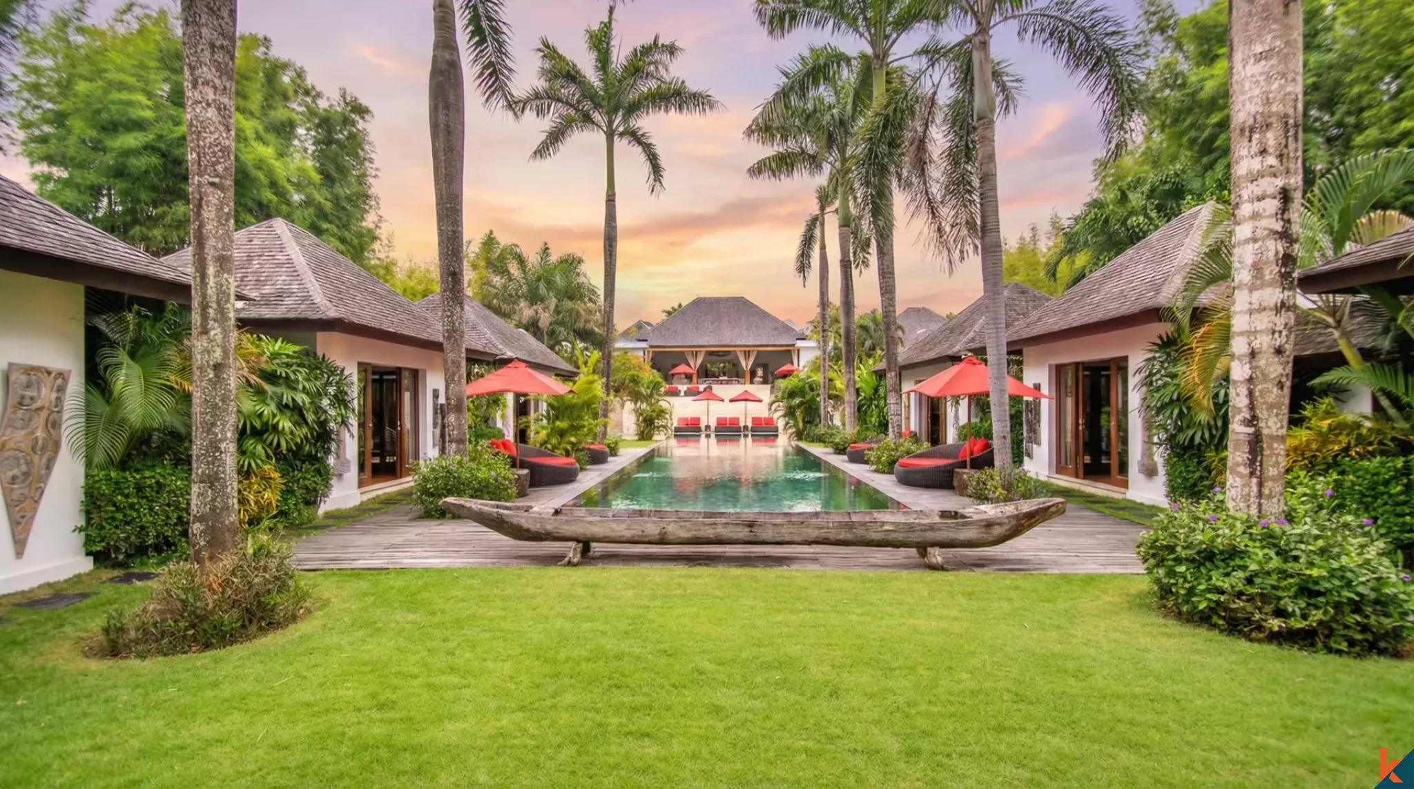 Villa Tropis Mewah dengan Tanah Luas Dijual di Umalas