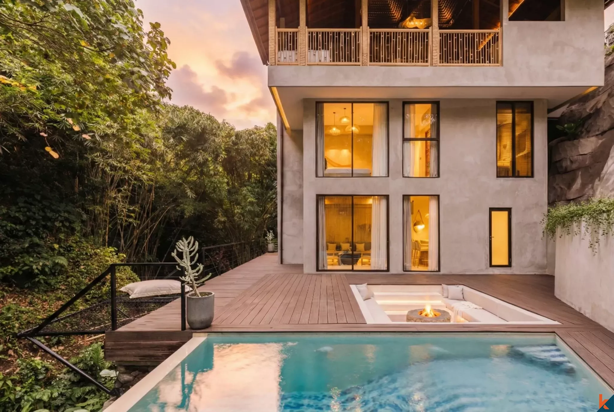 Properti Sewa Berlantai Empat Kamar Tidur Berdesain Seni di Ubud - Petulu