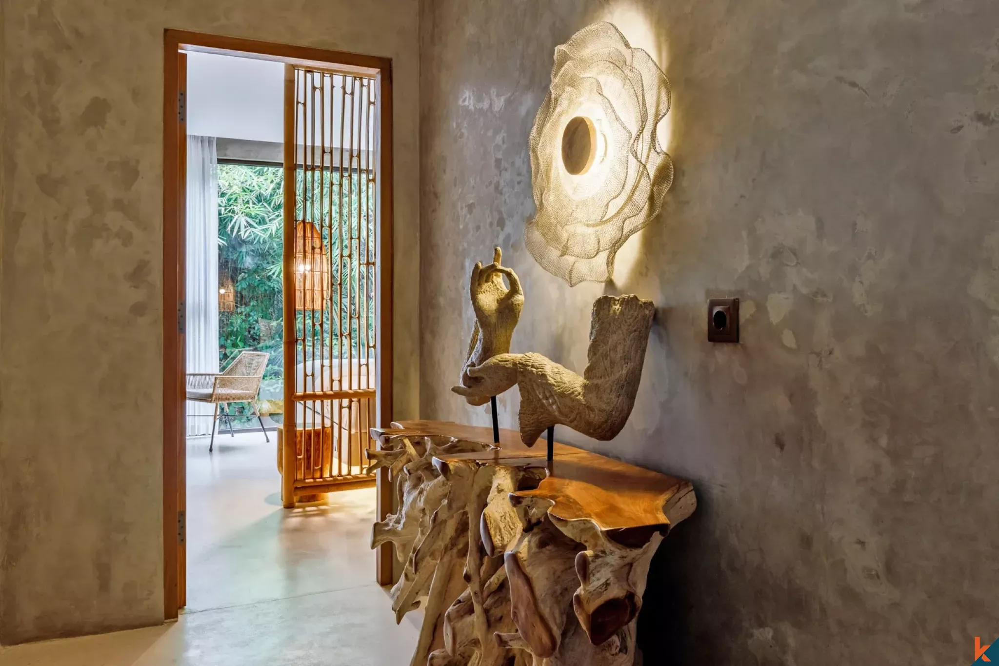 Properti Sewa Berlantai Empat Kamar Tidur Berdesain Seni di Ubud - Petulu