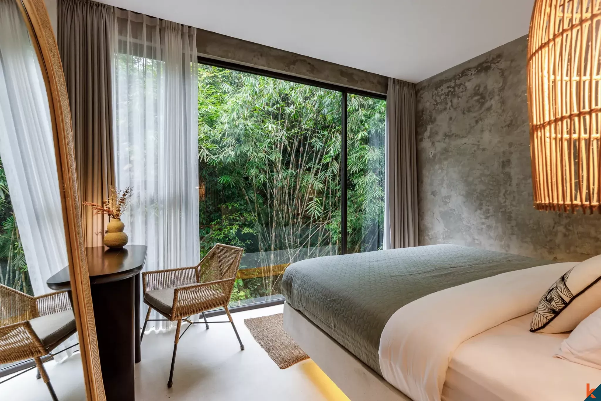 Properti Sewa Berlantai Empat Kamar Tidur Berdesain Seni di Ubud - Petulu