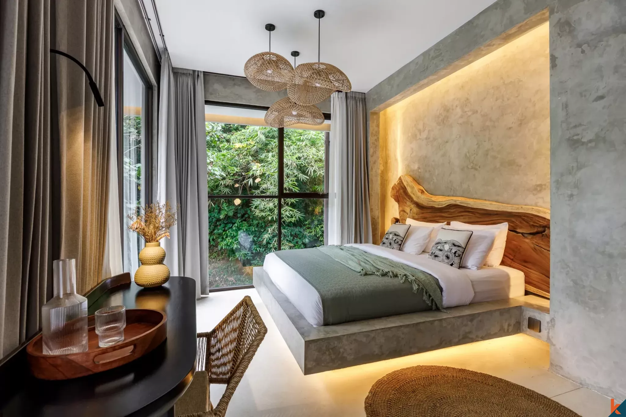 Properti Sewa Berlantai Empat Kamar Tidur Berdesain Seni di Ubud - Petulu