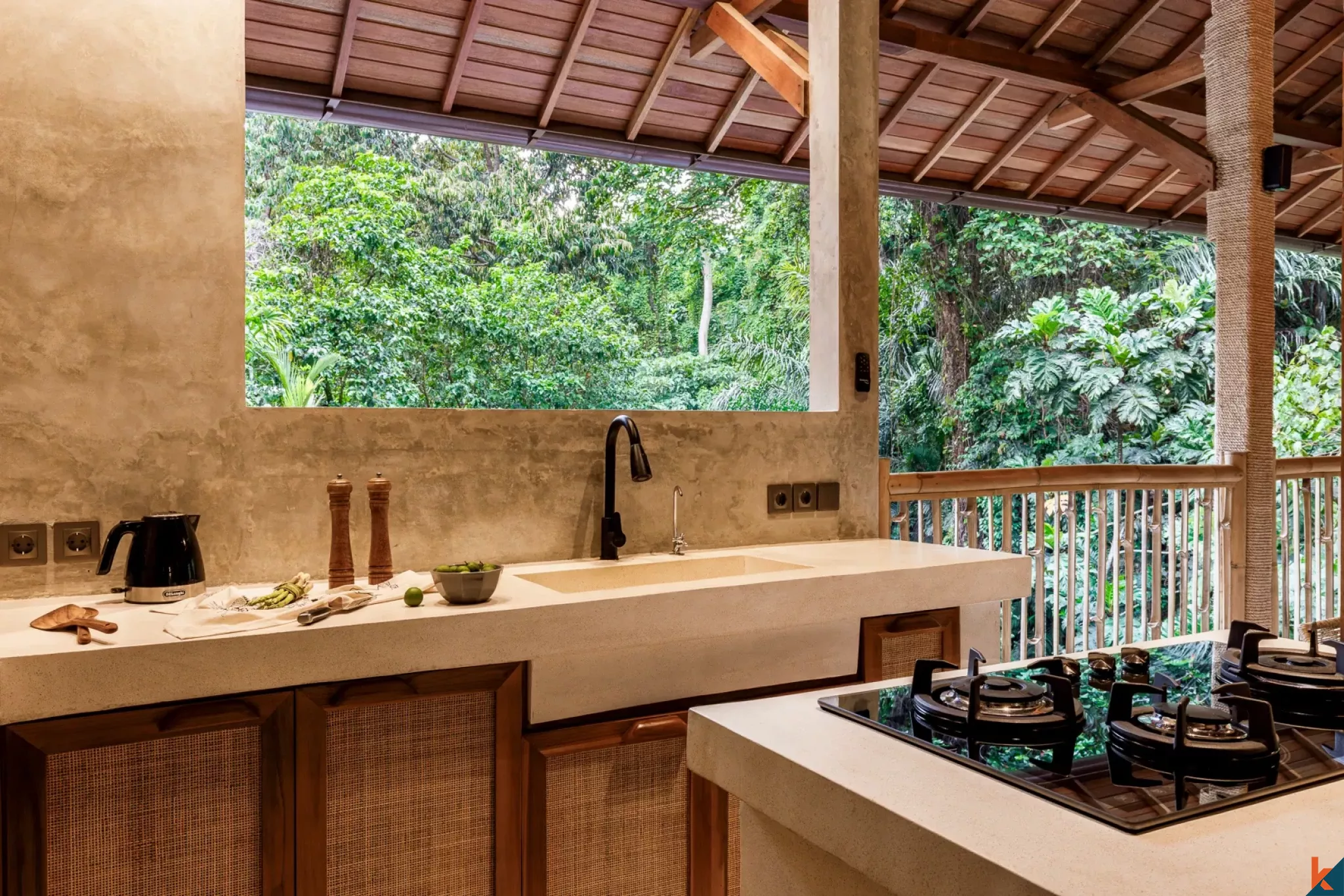 Properti Sewa Berlantai Empat Kamar Tidur Berdesain Seni di Ubud - Petulu