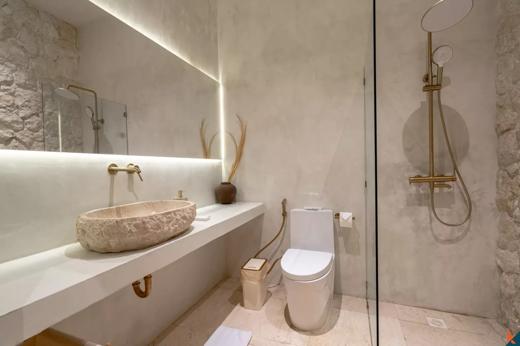 Apartemen Suite yang Menakjubkan untuk Disewa Dekat Pantai di Lokasi Strategis Sanur