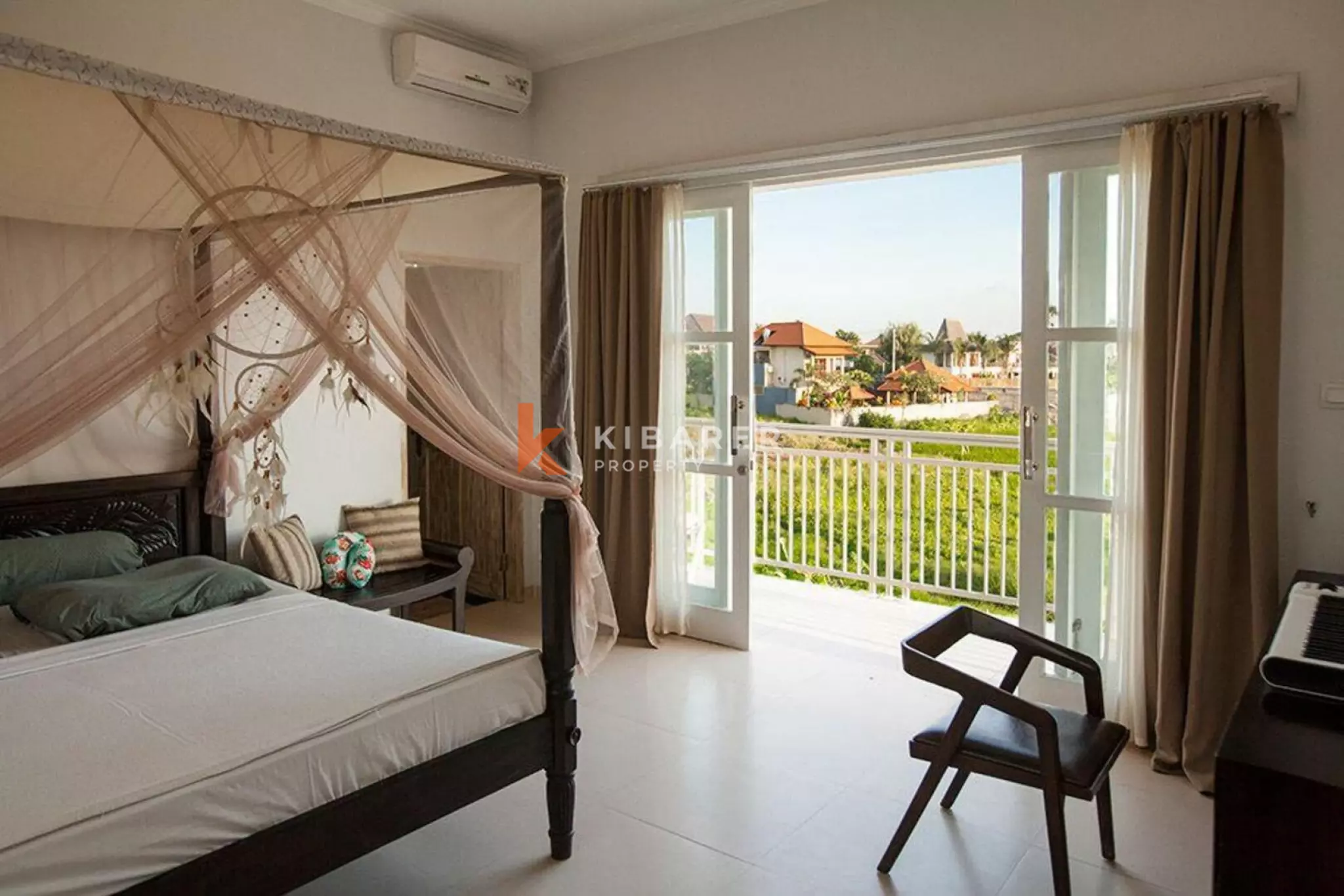 Vila Tiga Kamar Tidur Luas dan Elegan dengan Pemandangan di Canggu