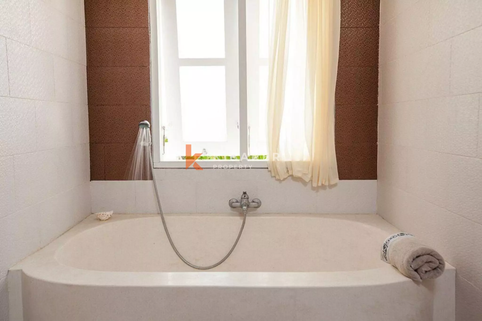 Vila Tiga Kamar Tidur Luas dan Elegan dengan Pemandangan di Canggu