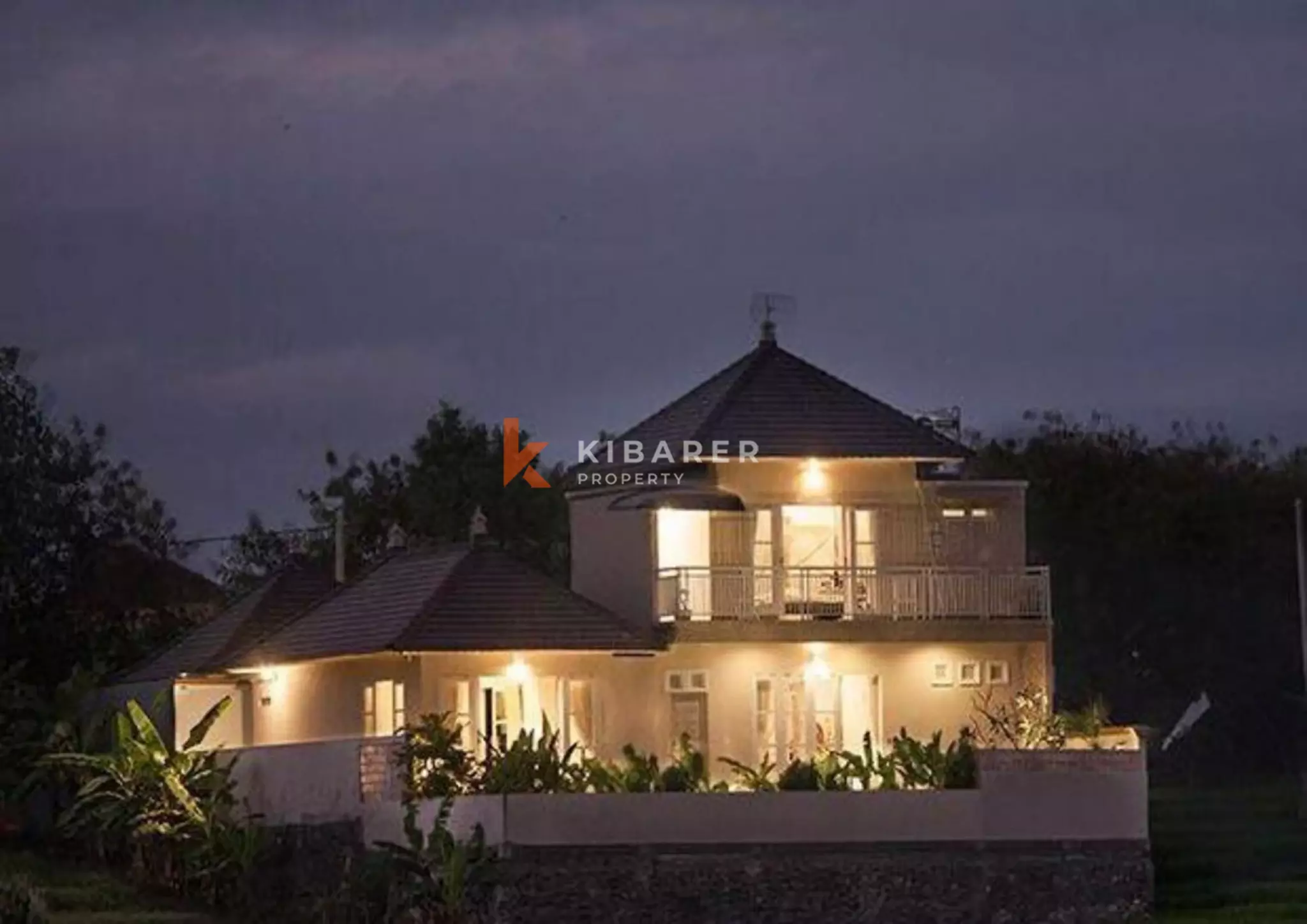 Vila Tiga Kamar Tidur Luas dan Elegan dengan Pemandangan di Canggu