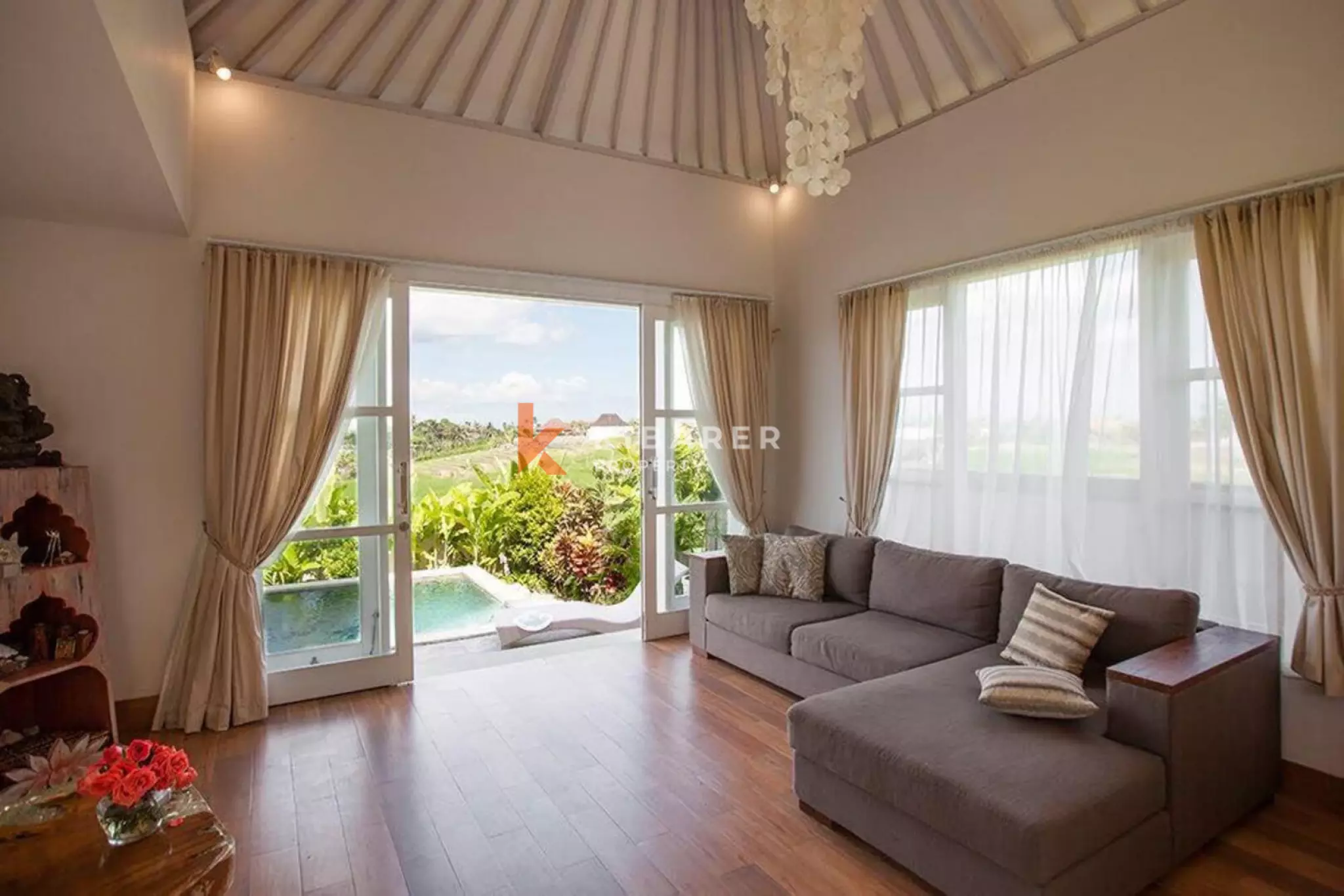 Vila Tiga Kamar Tidur Luas dan Elegan dengan Pemandangan di Canggu