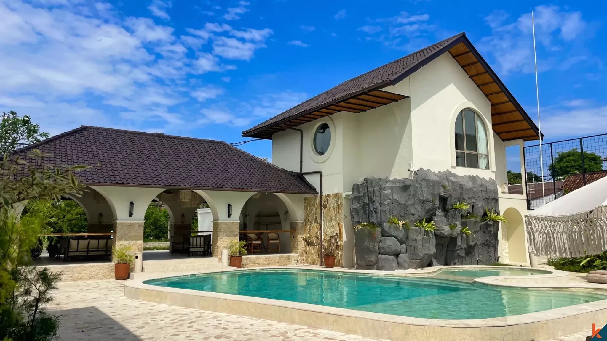 Villa mewah dengan dua kamar tidur yang nyaman, dekat pantai, tersedia untuk disewa di Sanur