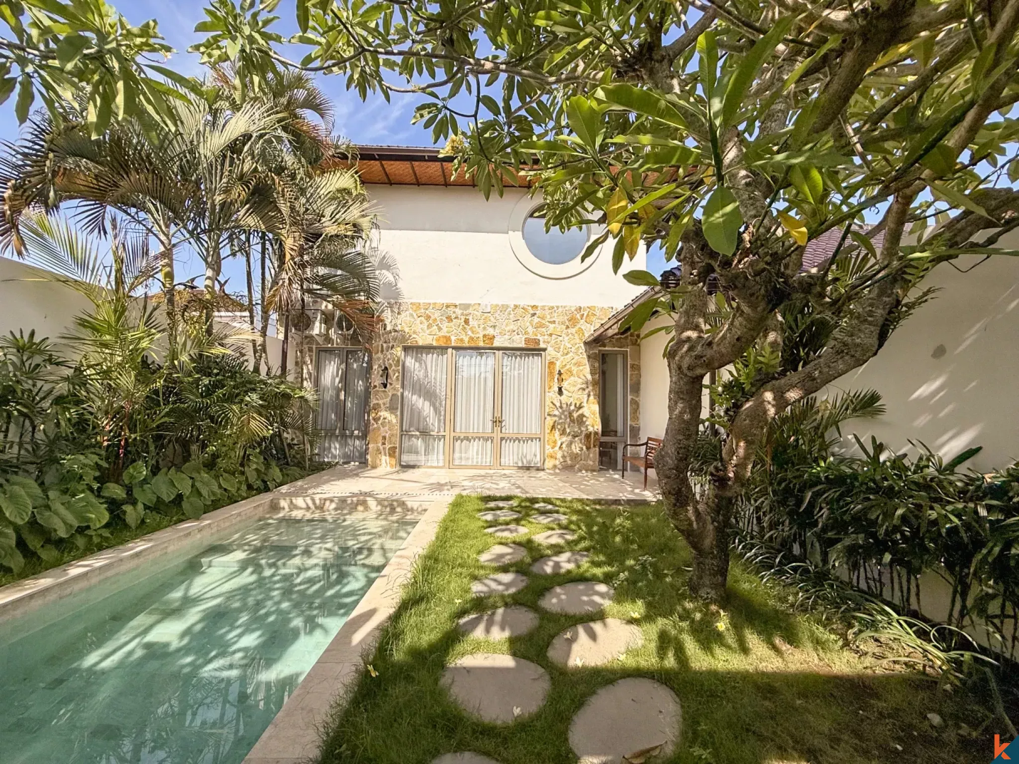 Villa mewah dengan dua kamar tidur yang nyaman, dekat pantai, tersedia untuk disewa di Sanur