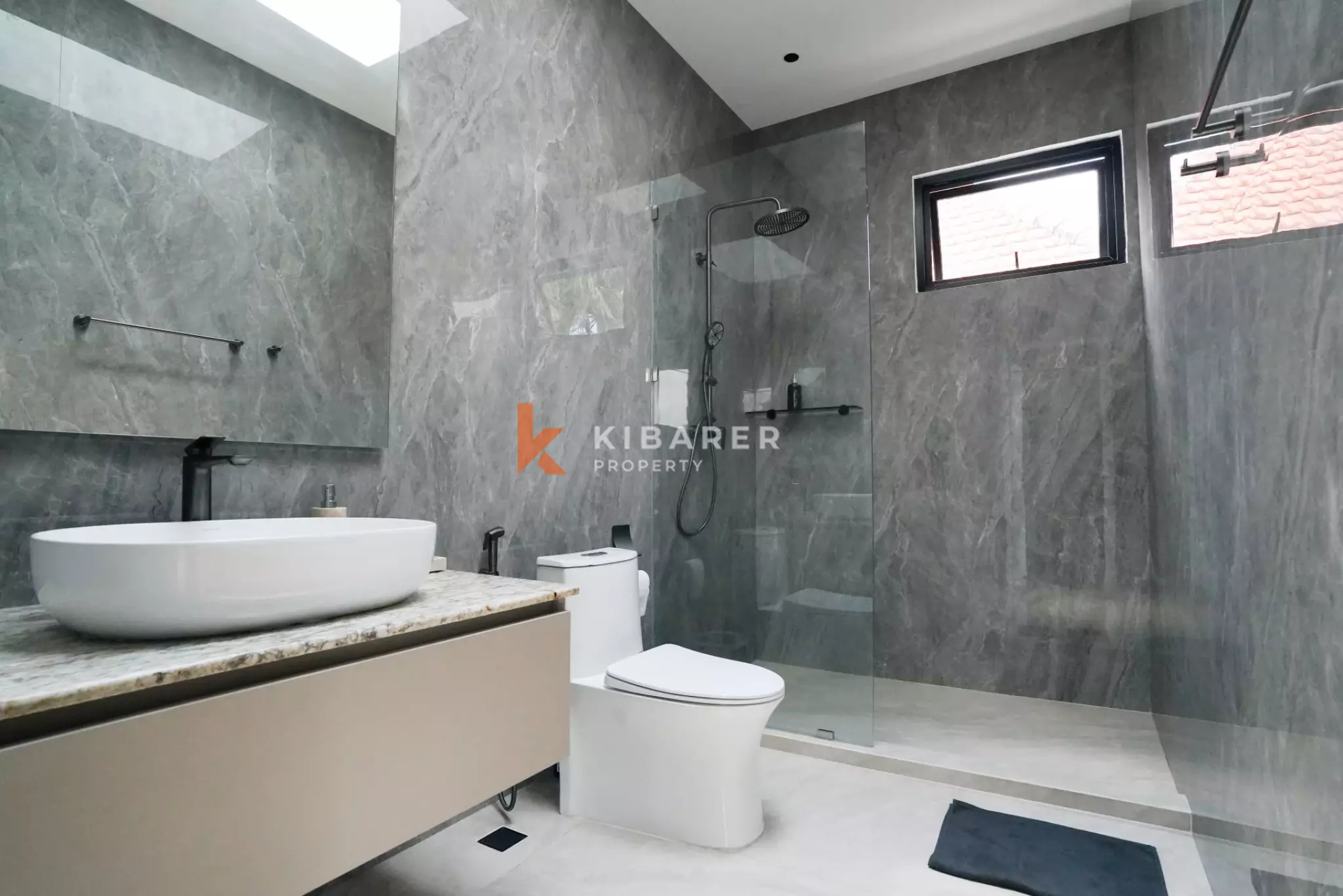 Villa Mewah Empat Kamar Tidur di Atap Gedung di Lokasi Utama Canggu