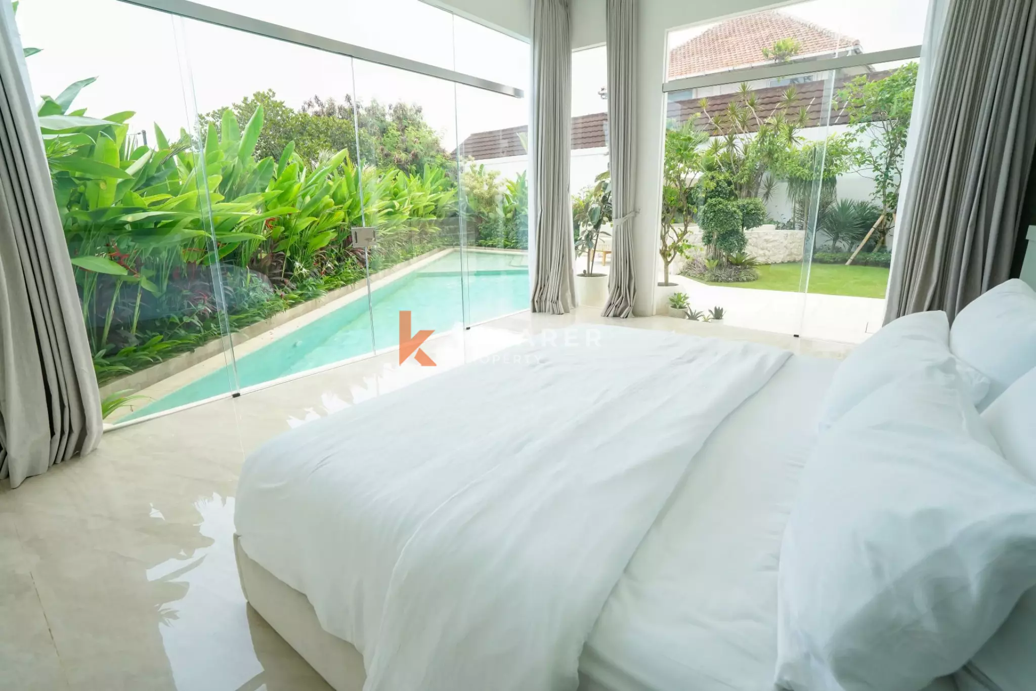 Villa Mewah Empat Kamar Tidur di Atap Gedung di Lokasi Utama Canggu