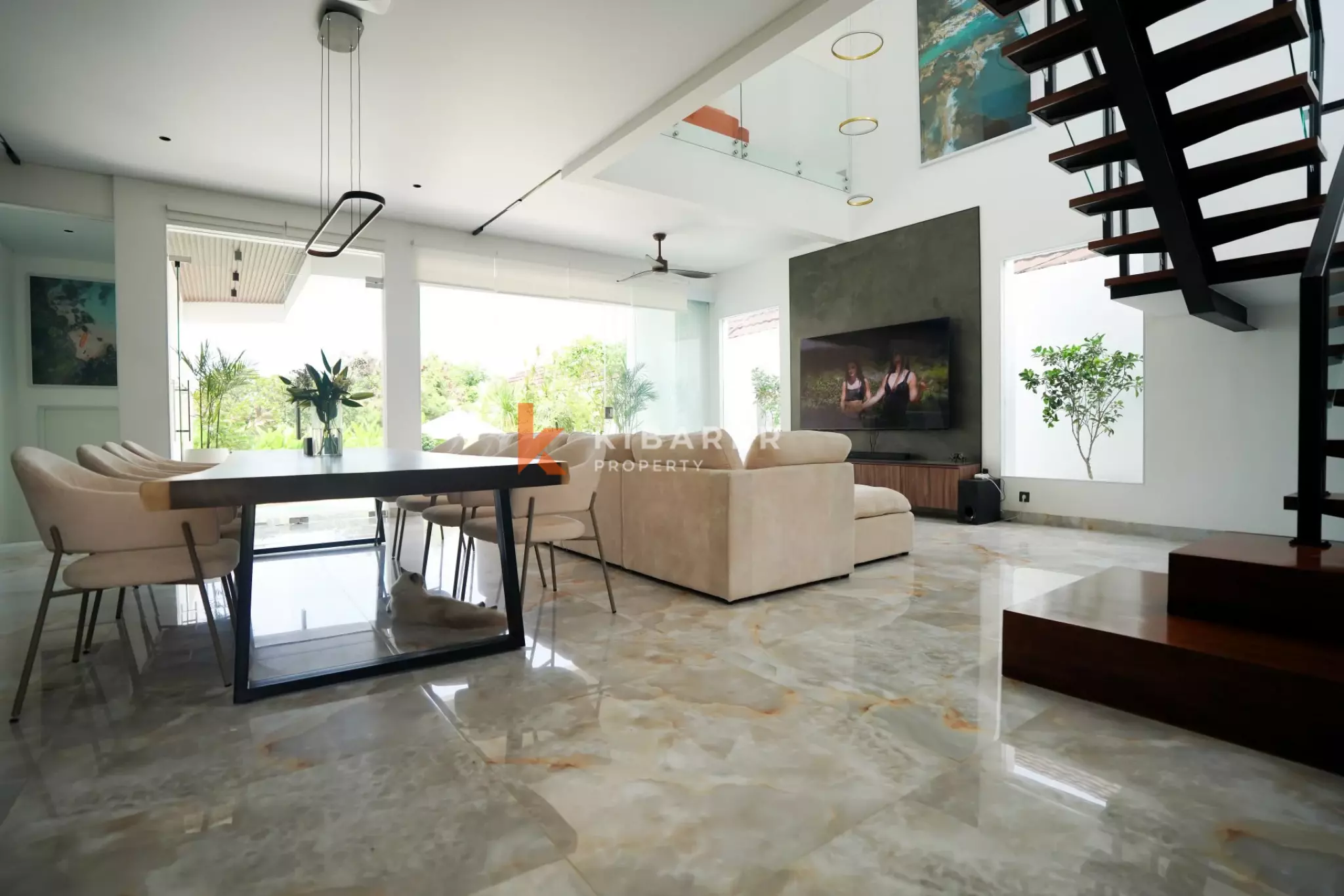 Villa Mewah Empat Kamar Tidur di Atap Gedung di Lokasi Utama Canggu