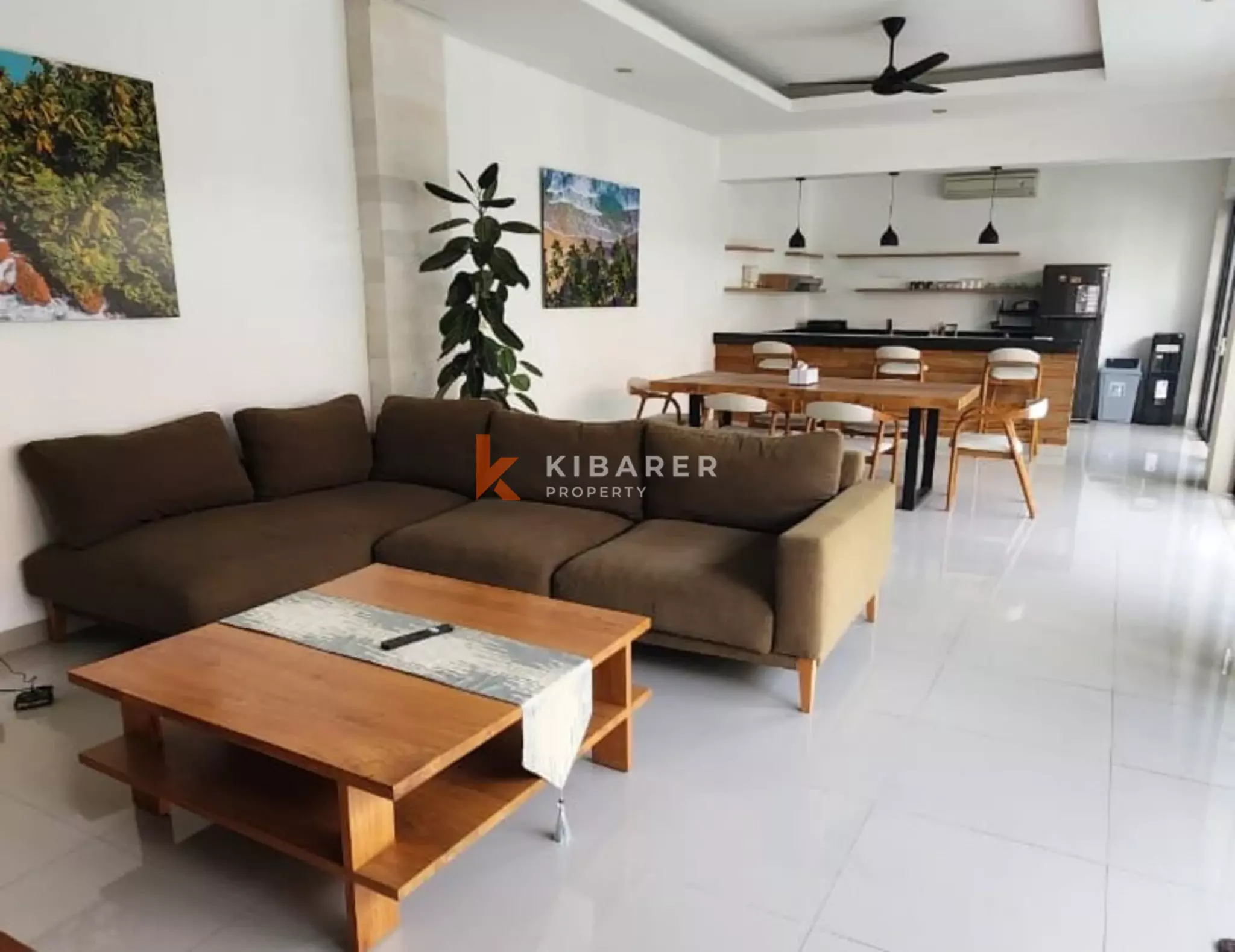 Vila Tertutup Tiga Kamar Tidur Nyaman Dekat Pantai Berawa