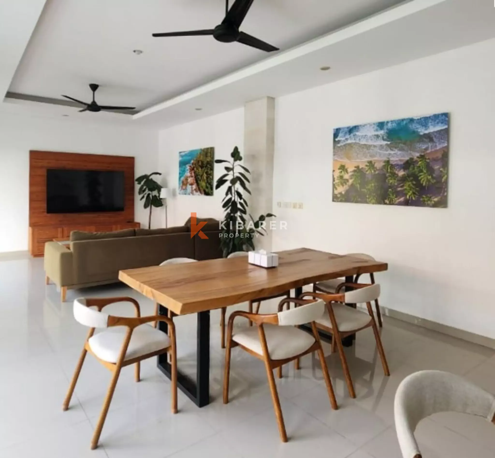 Vila Tertutup Tiga Kamar Tidur Nyaman Dekat Pantai Berawa