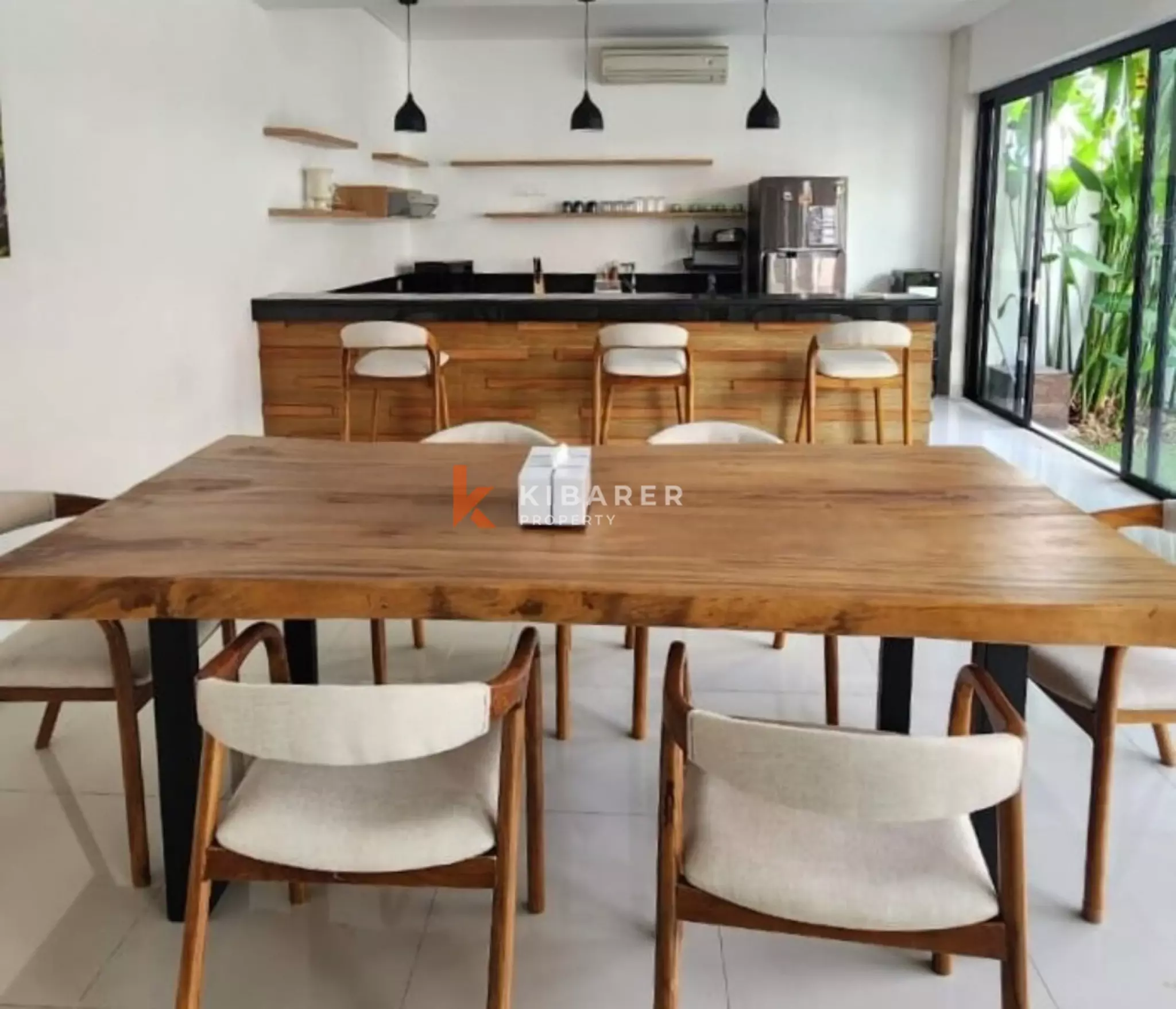 Vila Tertutup Tiga Kamar Tidur Nyaman Dekat Pantai Berawa