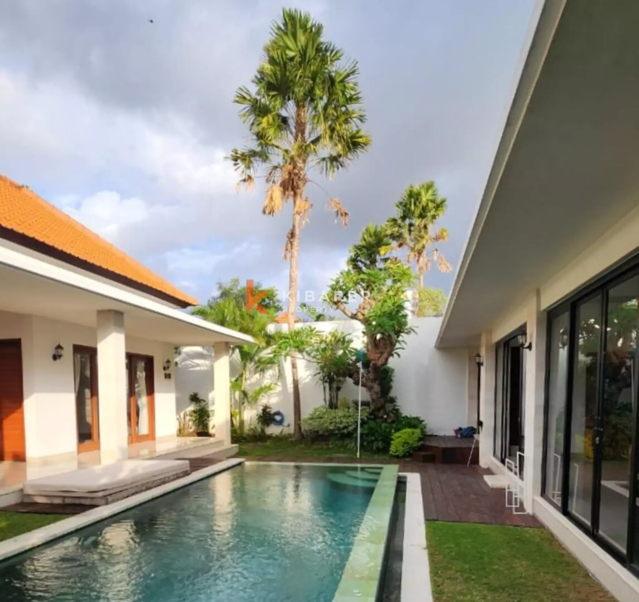 Vila Tertutup Tiga Kamar Tidur Nyaman Dekat Pantai Berawa