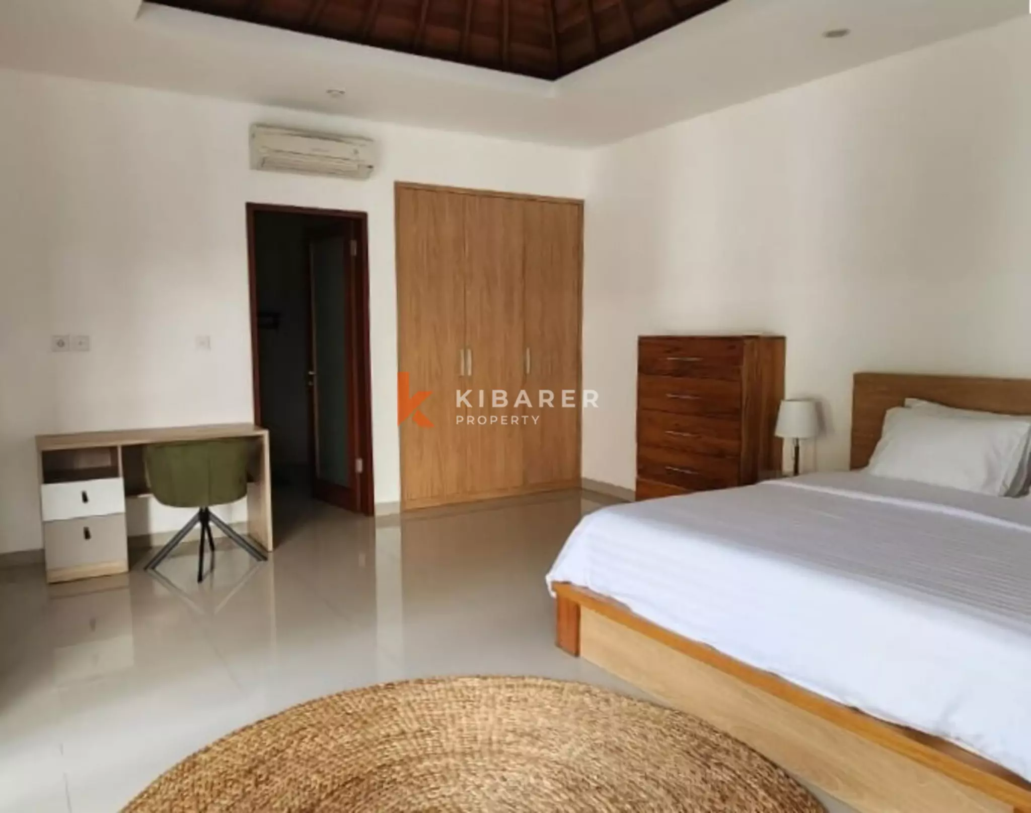 Vila Tertutup Tiga Kamar Tidur Nyaman Dekat Pantai Berawa