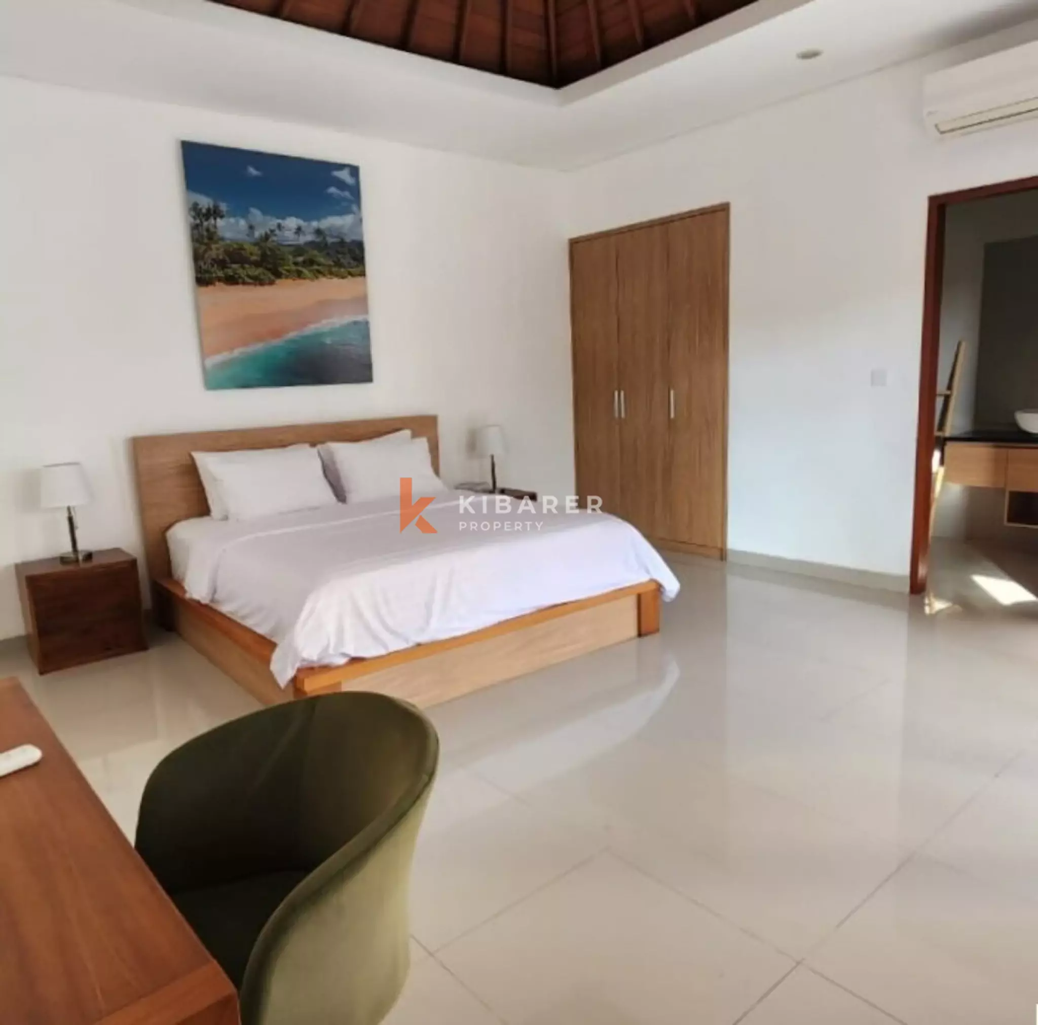 Vila Tertutup Tiga Kamar Tidur Nyaman Dekat Pantai Berawa